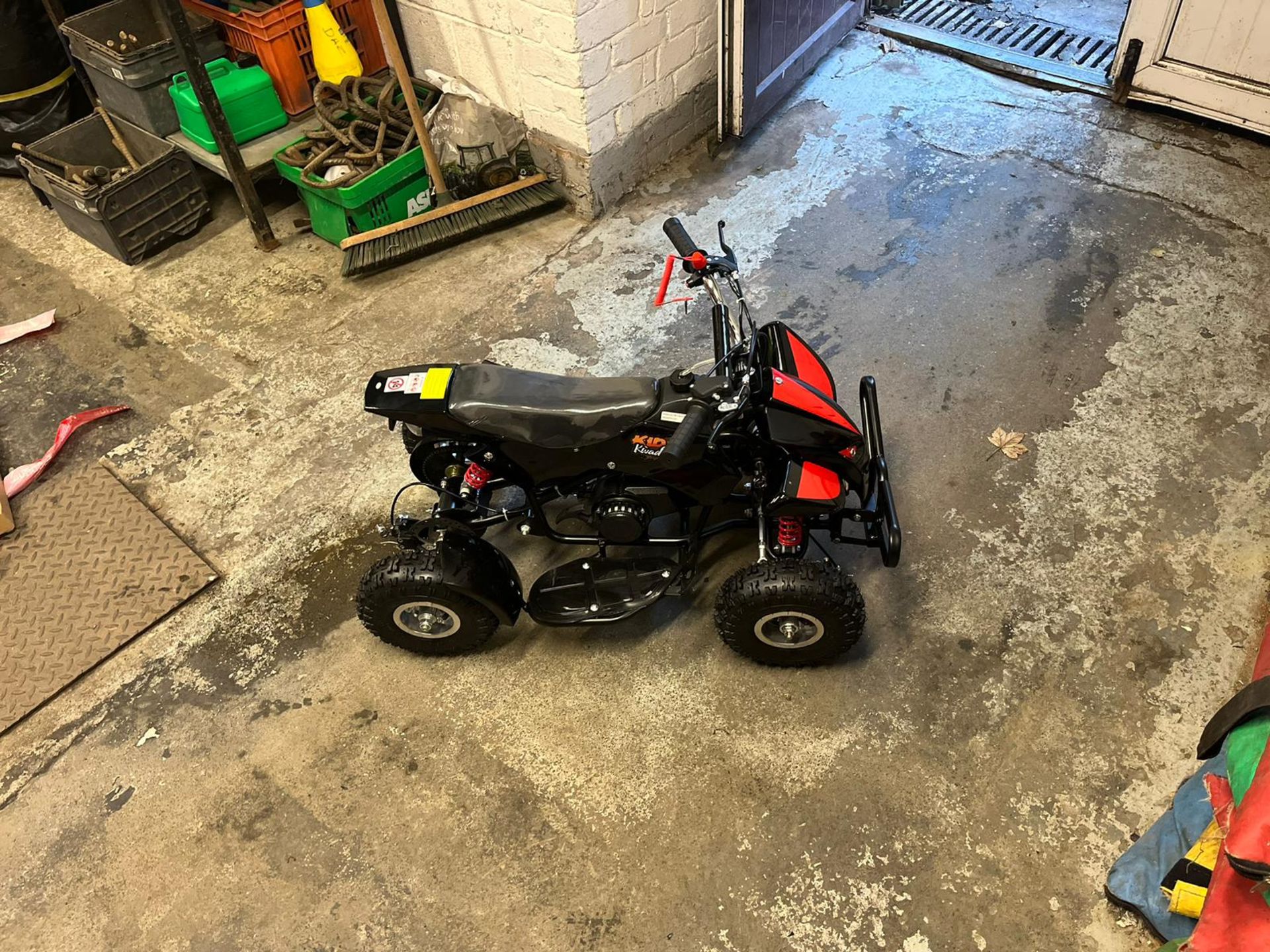 JOBLOT OF 10 X NEW 49CC OFF ROAD QUAD BIKES - 2 STROKE/PETROL - 18MPH - HYDRAULIC DISC BRAKES - Image 4 of 13