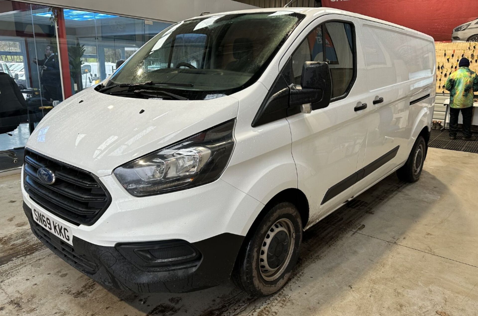 EFFICIENT WORKHORSE: 2019 FORD TRANSIT CUSTOM, WELL-MAINTAINED - Image 2 of 15
