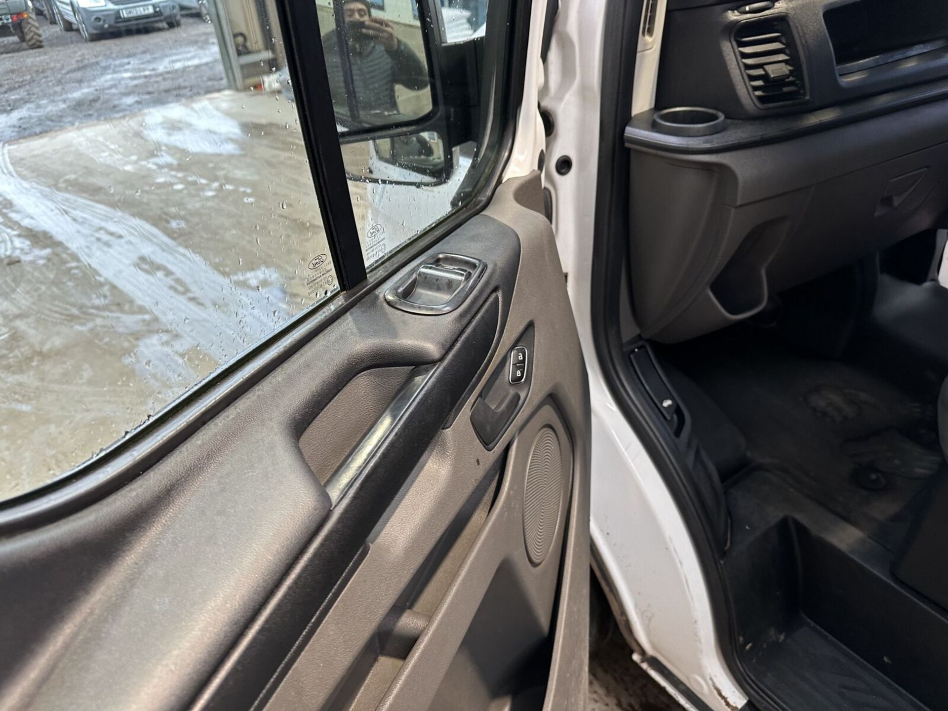 EFFICIENT WORKHORSE: 2019 FORD TRANSIT CUSTOM, WELL-MAINTAINED - Image 7 of 15