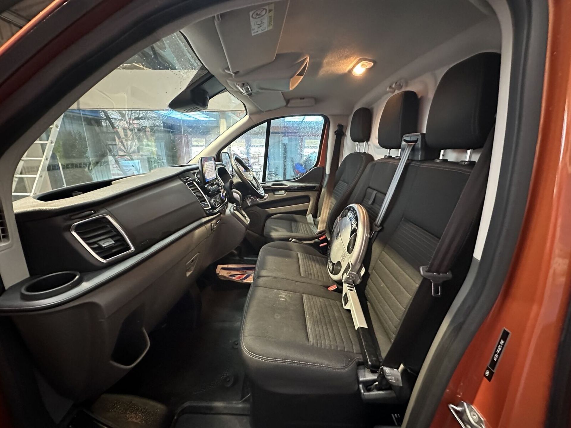 2021 FORD TRANSIT CUSTOM AUTO - WELL-MAINTAINED PERFECTION >>--NO VAT ON HAMMER--<< - Image 8 of 16