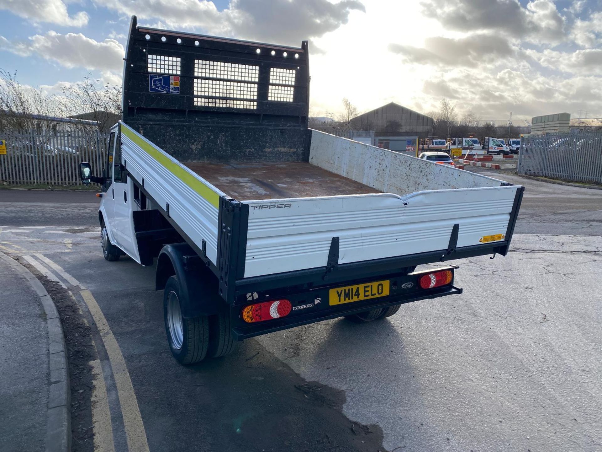 2014 FORD TRANSIT CREWCAB TIPPER - 6-SPEED, ECO-FRIENDLY >>--NO VAT ON HAMMER--<< - Image 12 of 15