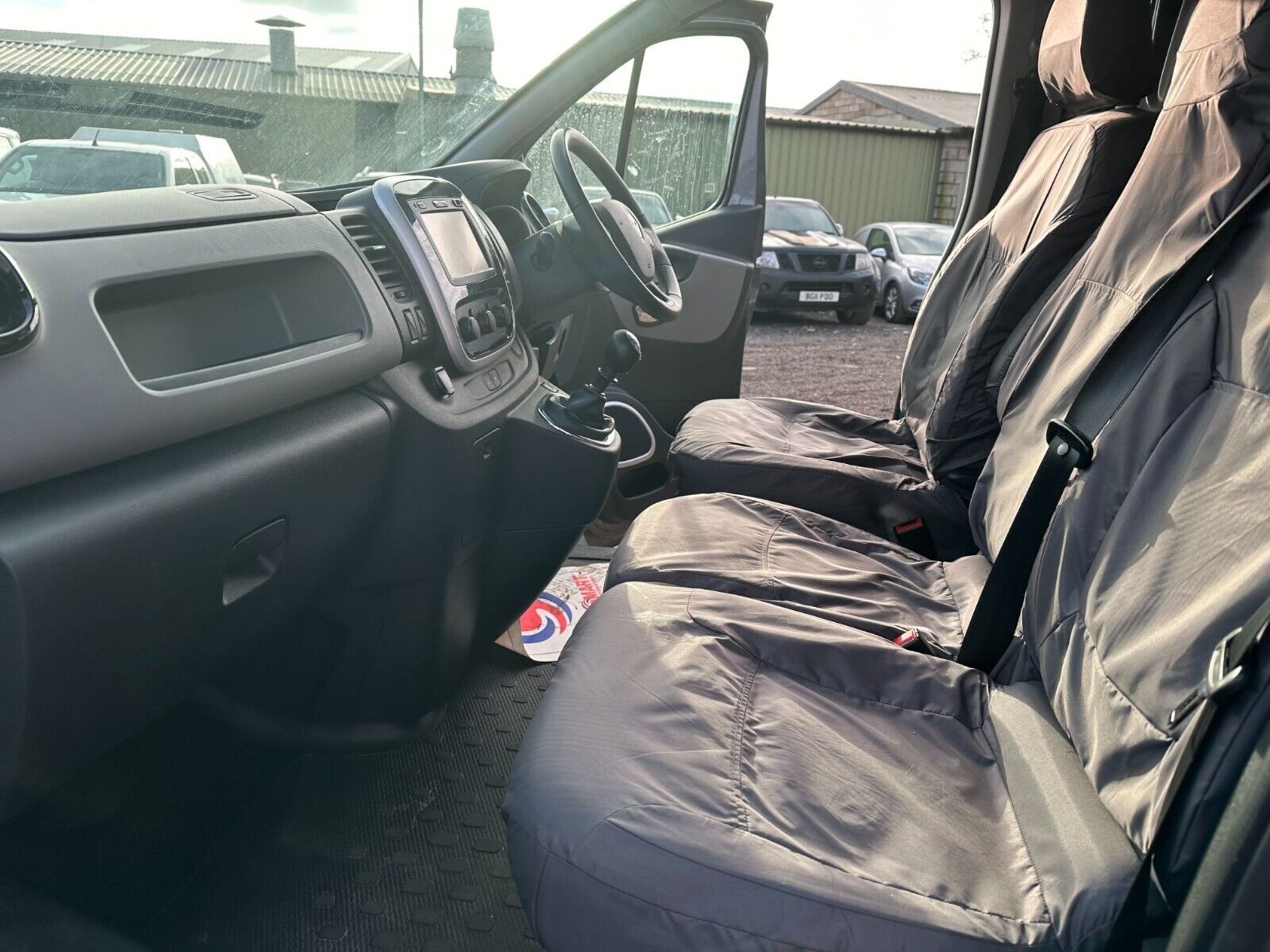 >>--NO VAT ON HAMMER--<< RENAULT TRAFIC REVIVAL: CLEAN BODY, INTERIOR - REPAIR OPPORTUNITY - Image 4 of 16