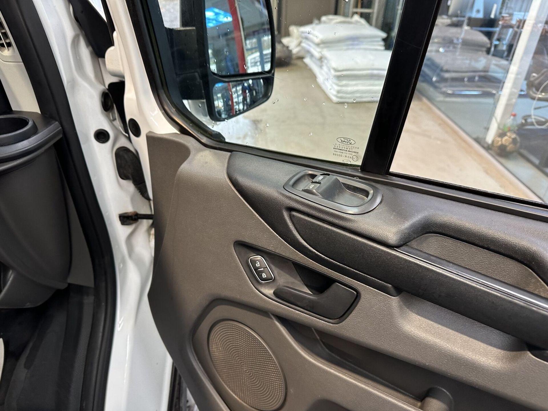 EFFICIENT WORKHORSE: 2019 FORD TRANSIT CUSTOM, WELL-MAINTAINED - Image 15 of 15