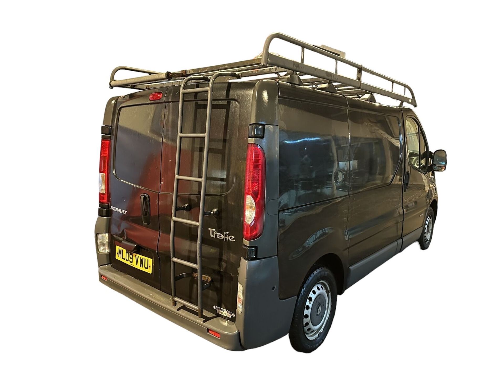 >>--NO VAT ON HAMMER--<< 2009 RENAULT TRAFIC BLACK VAN - METICULOUSLY MAINTAINED - Image 2 of 11