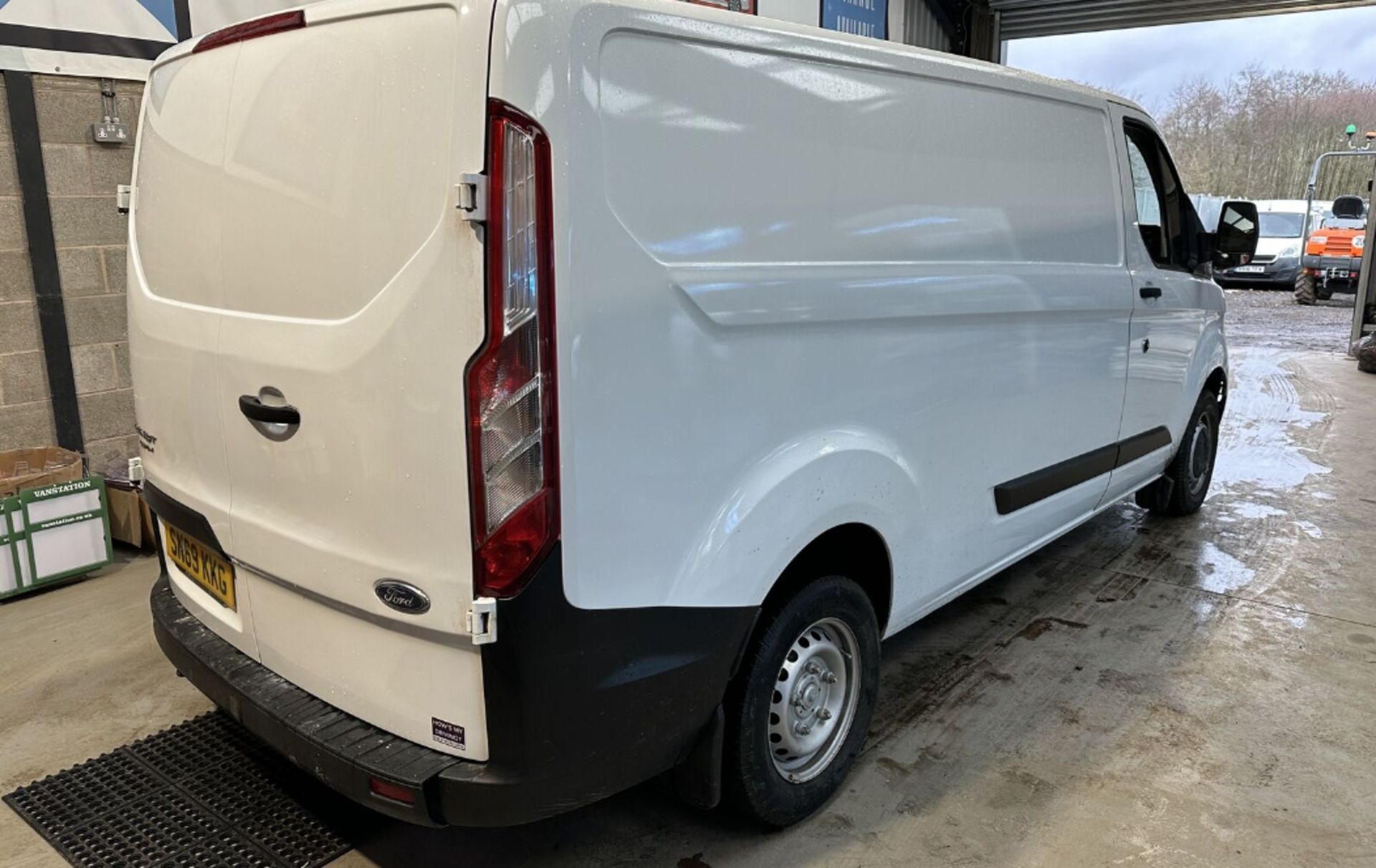 EFFICIENT WORKHORSE: 2019 FORD TRANSIT CUSTOM, WELL-MAINTAINED - Image 3 of 15