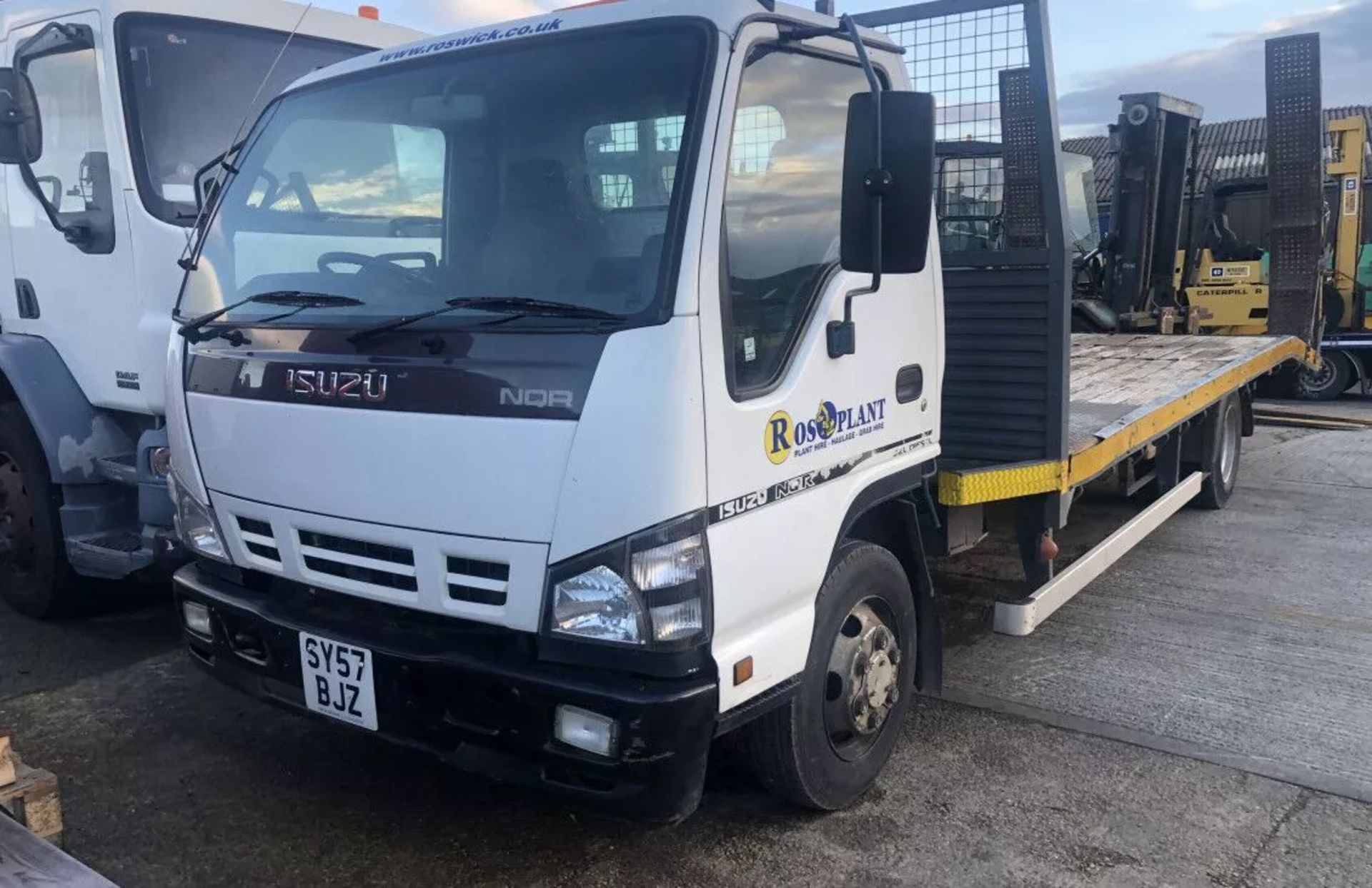 ISUZU NQR 7.5 TON PLANT BODY TRUCK - MANUAL GEARS