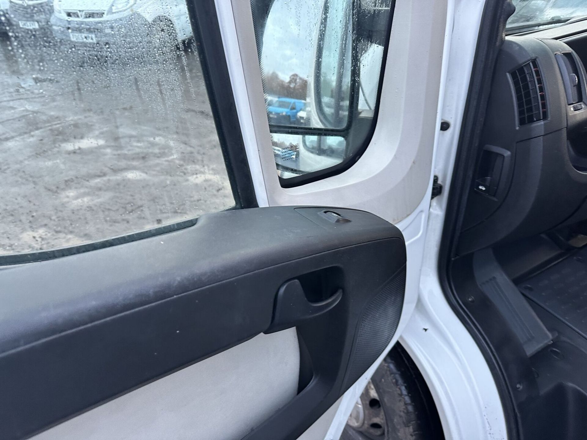 FIXER-UPPER OPPORTUNITY: 2017 PEUGEOT BOXER RELAY L3 PANEL VAN >>--NO VAT ON HAMMER--<< - Image 9 of 9