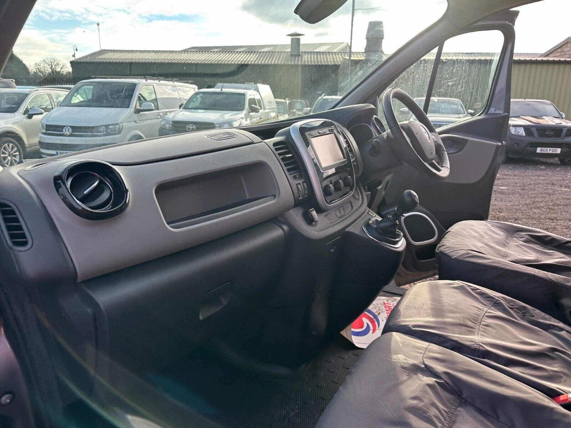 >>--NO VAT ON HAMMER--<< RENAULT TRAFIC REVIVAL: CLEAN BODY, INTERIOR - REPAIR OPPORTUNITY - Image 2 of 16