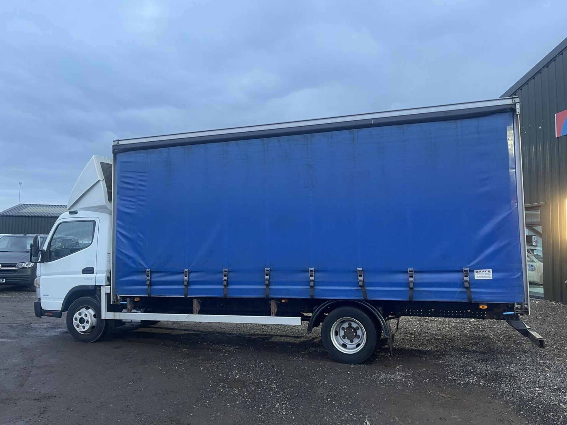 IMPECCABLE 2015 FUSO CANTER: ULEZ CURTAIN SIDER TRUCK - Bild 12 aus 15