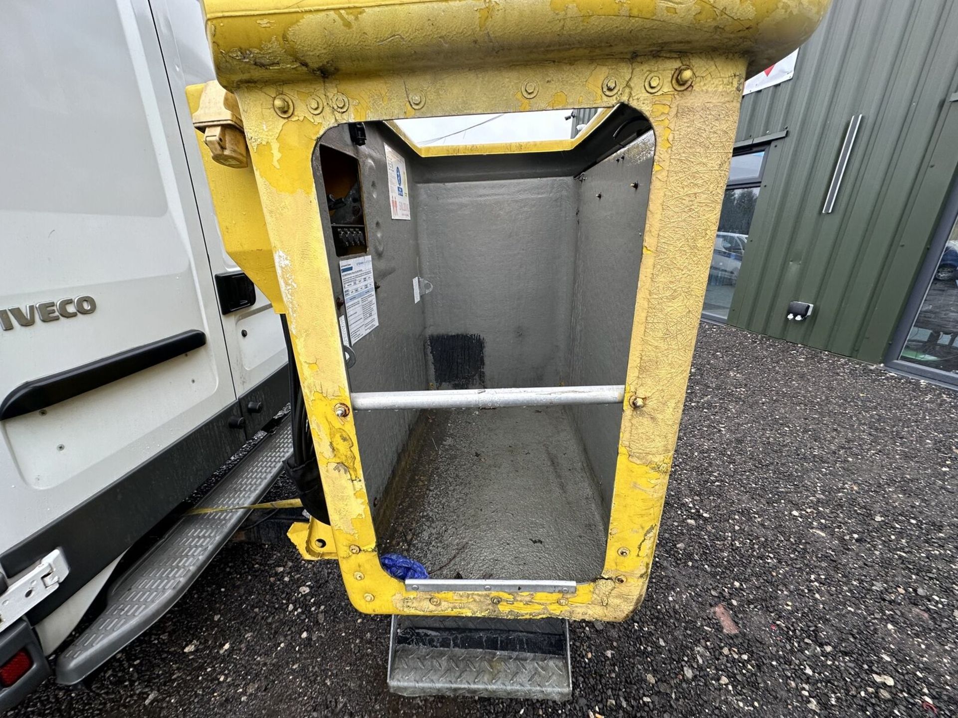 2005 IVECO DAILY CHERRY PICKER - POTENTIAL WIRING FAULT >>--NO VAT ON HAMMER--<< - Image 17 of 17