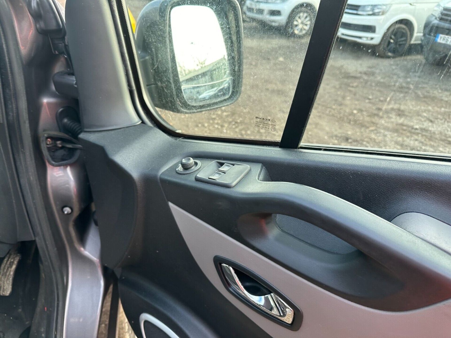 >>--NO VAT ON HAMMER--<< RENAULT TRAFIC REVIVAL: CLEAN BODY, INTERIOR - REPAIR OPPORTUNITY - Image 10 of 16