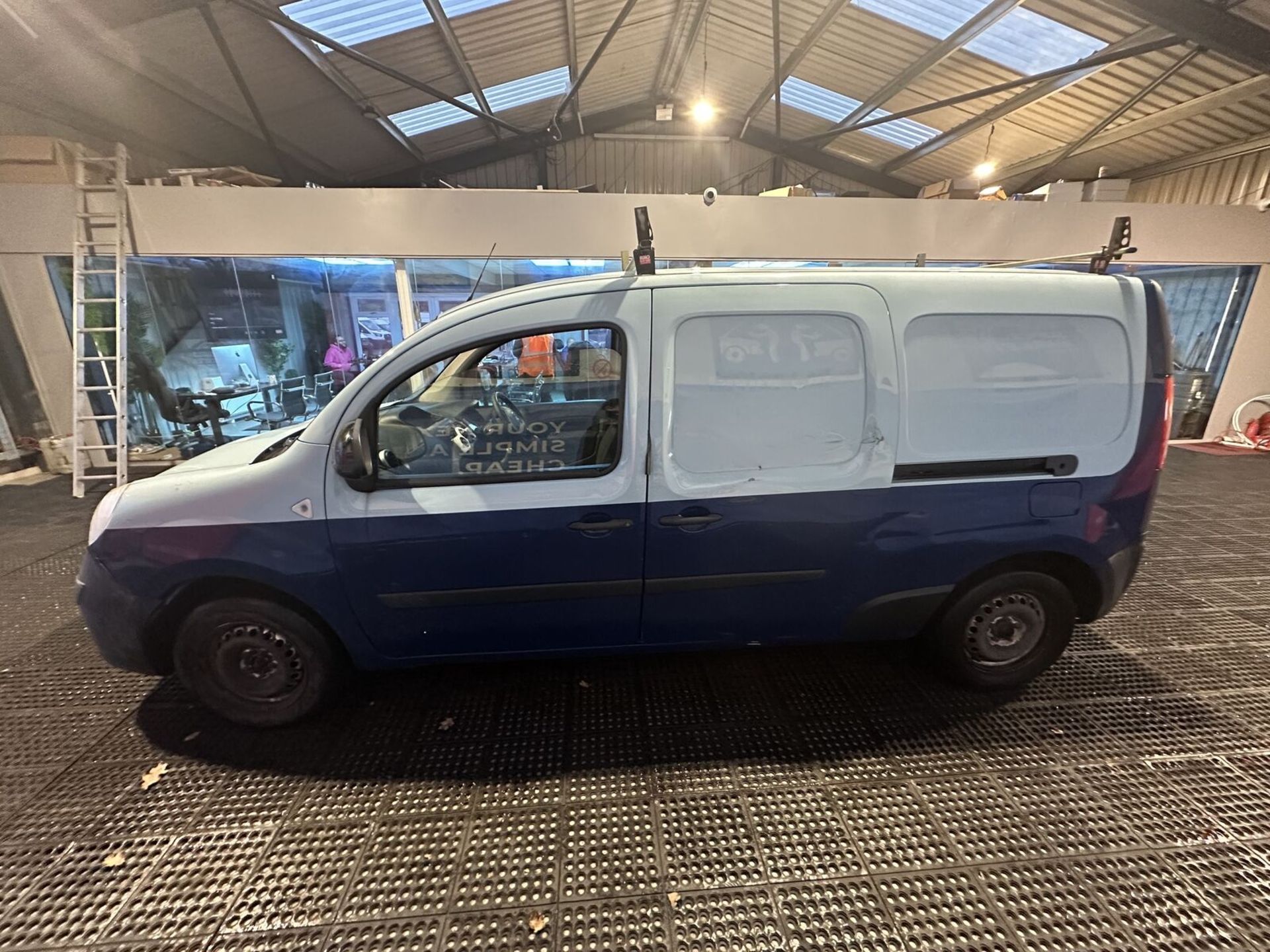2008 VOLKSWAGEN MINIBUS, IMMACULATE AND READY FOR THE ROAD >>--NO VAT ON HAMMER--<< - Image 3 of 11