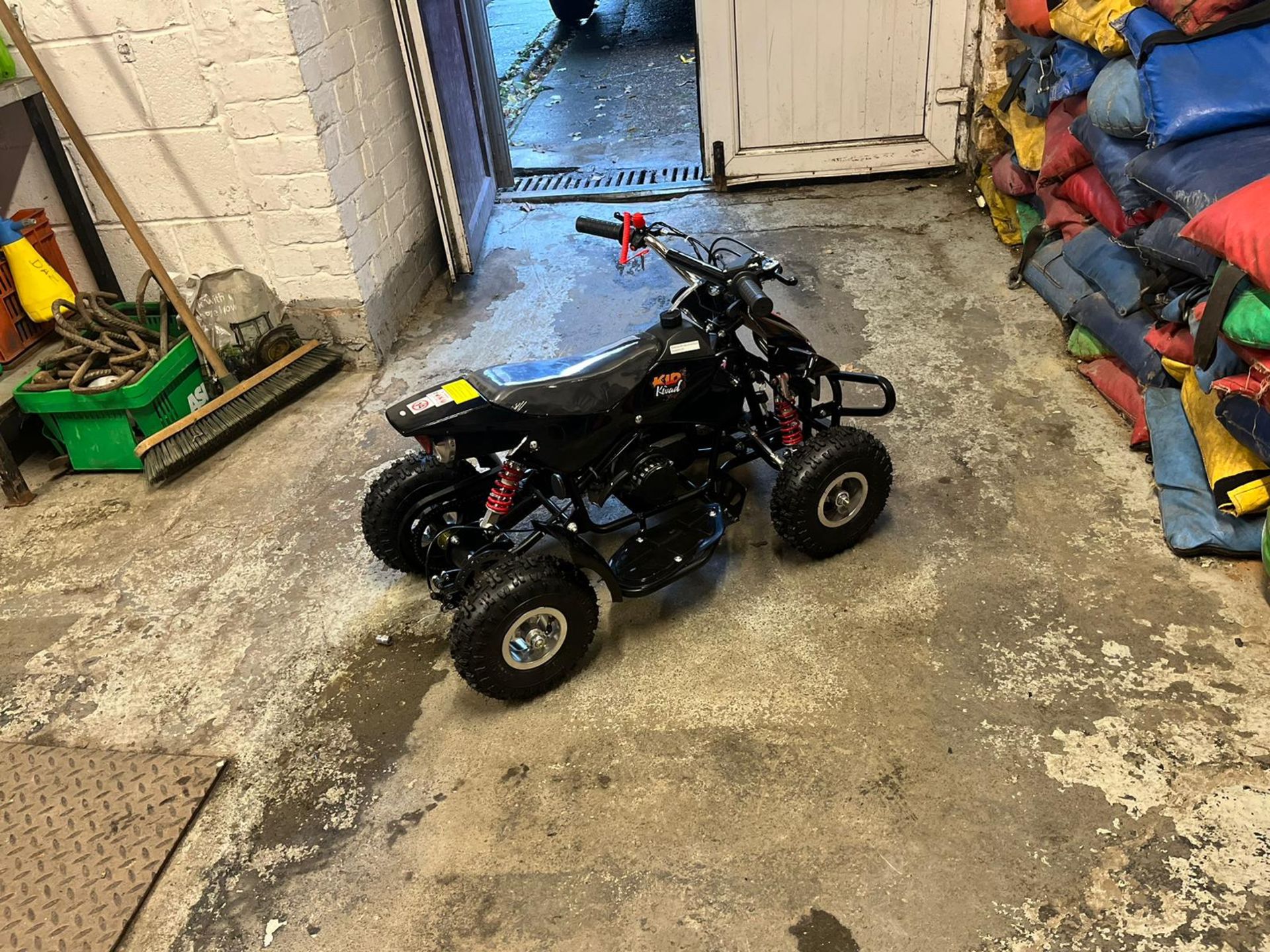 JOBLOT OF 10 X NEW 49CC OFF ROAD QUAD BIKES - 2 STROKE/PETROL - 18MPH - HYDRAULIC DISC BRAKES - Image 12 of 13