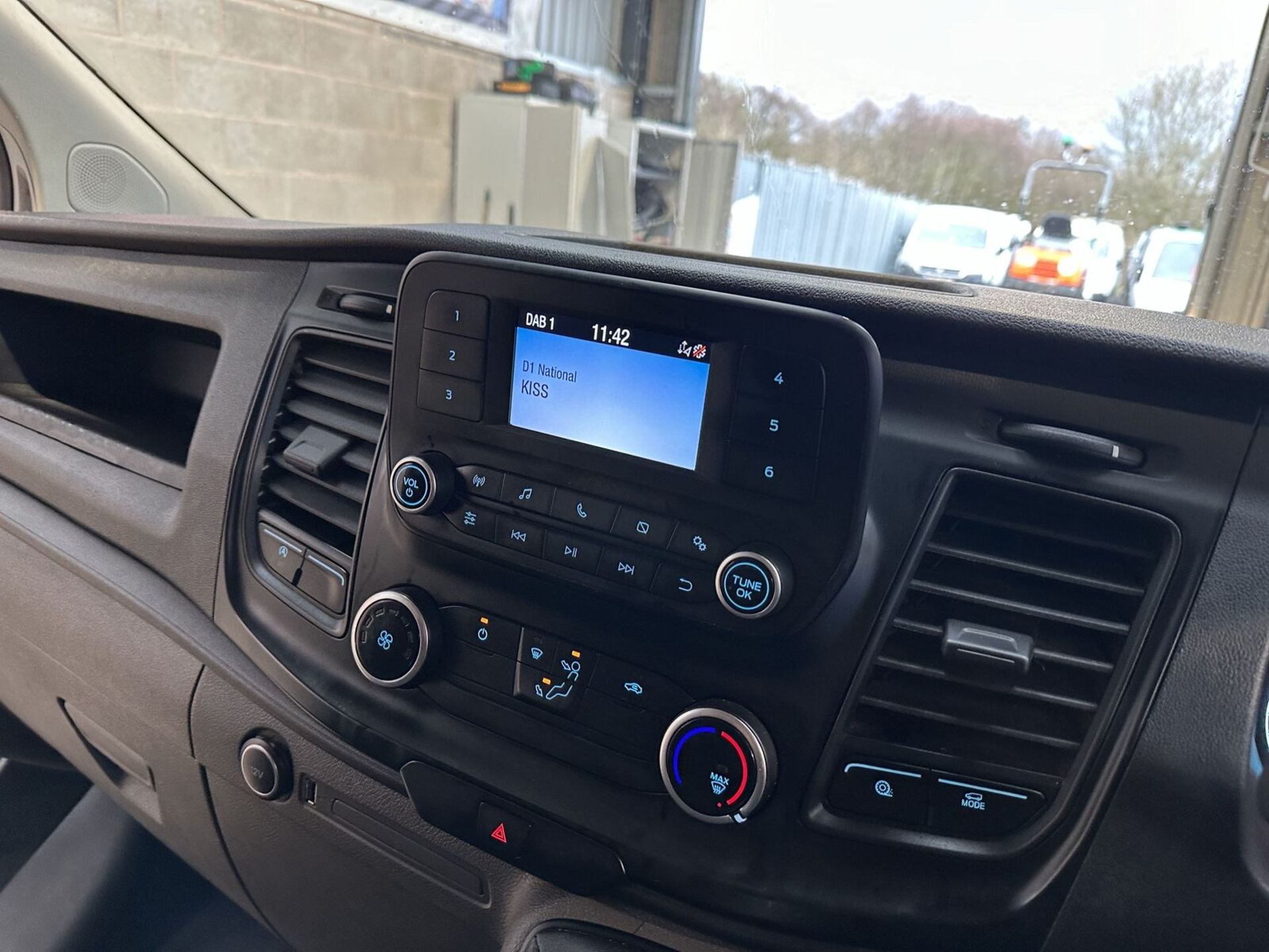 EFFICIENT WORKHORSE: 2019 FORD TRANSIT CUSTOM, WELL-MAINTAINED - Image 8 of 15