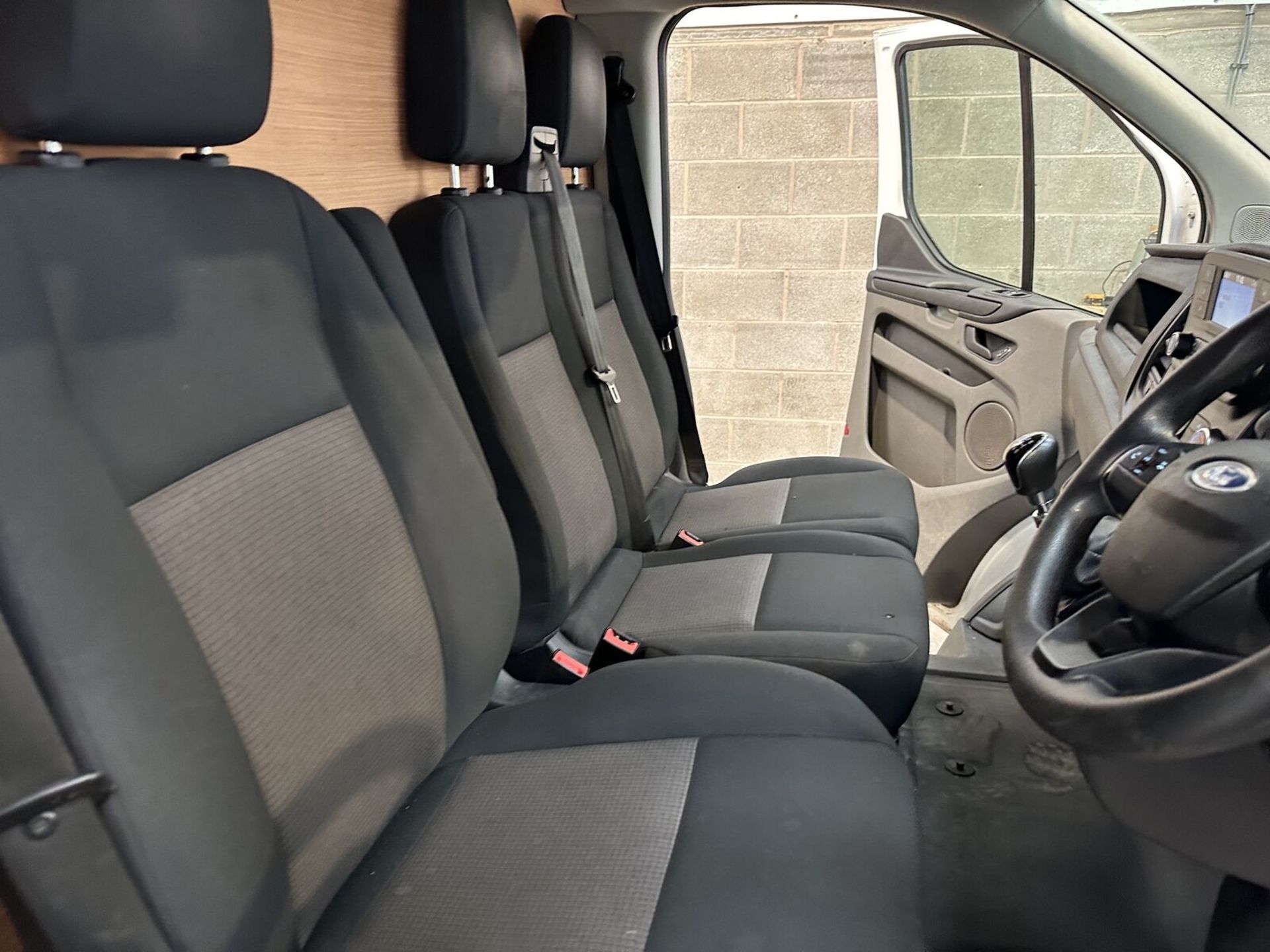 EFFICIENT WORKHORSE: 2019 FORD TRANSIT CUSTOM, WELL-MAINTAINED - Image 10 of 15