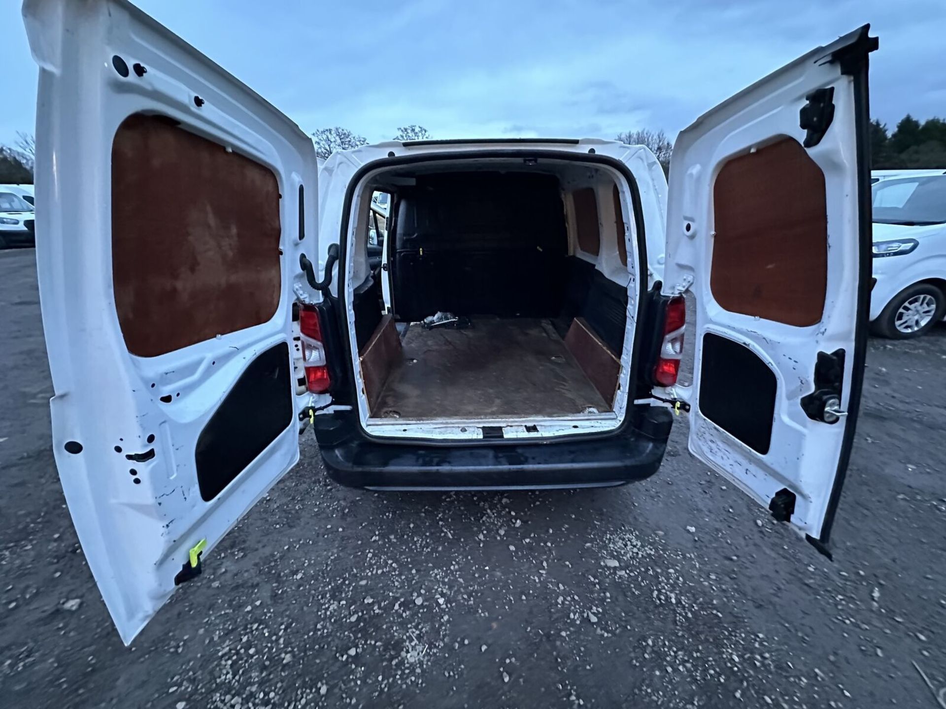 DEPENDABLE NONE RUNNER: CITROEN BERLINGO PARTNER DIESEL - Image 4 of 18