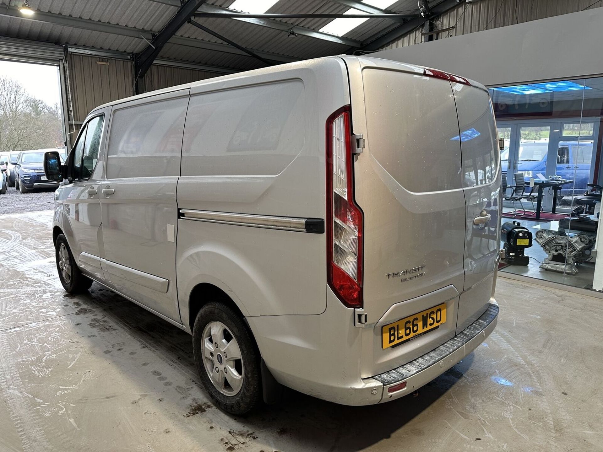 SILVER STUNNER: 2016 TRANSIT CUSTOM 2.0 TDCI 130PS, LIMITED EDITION - Image 11 of 12