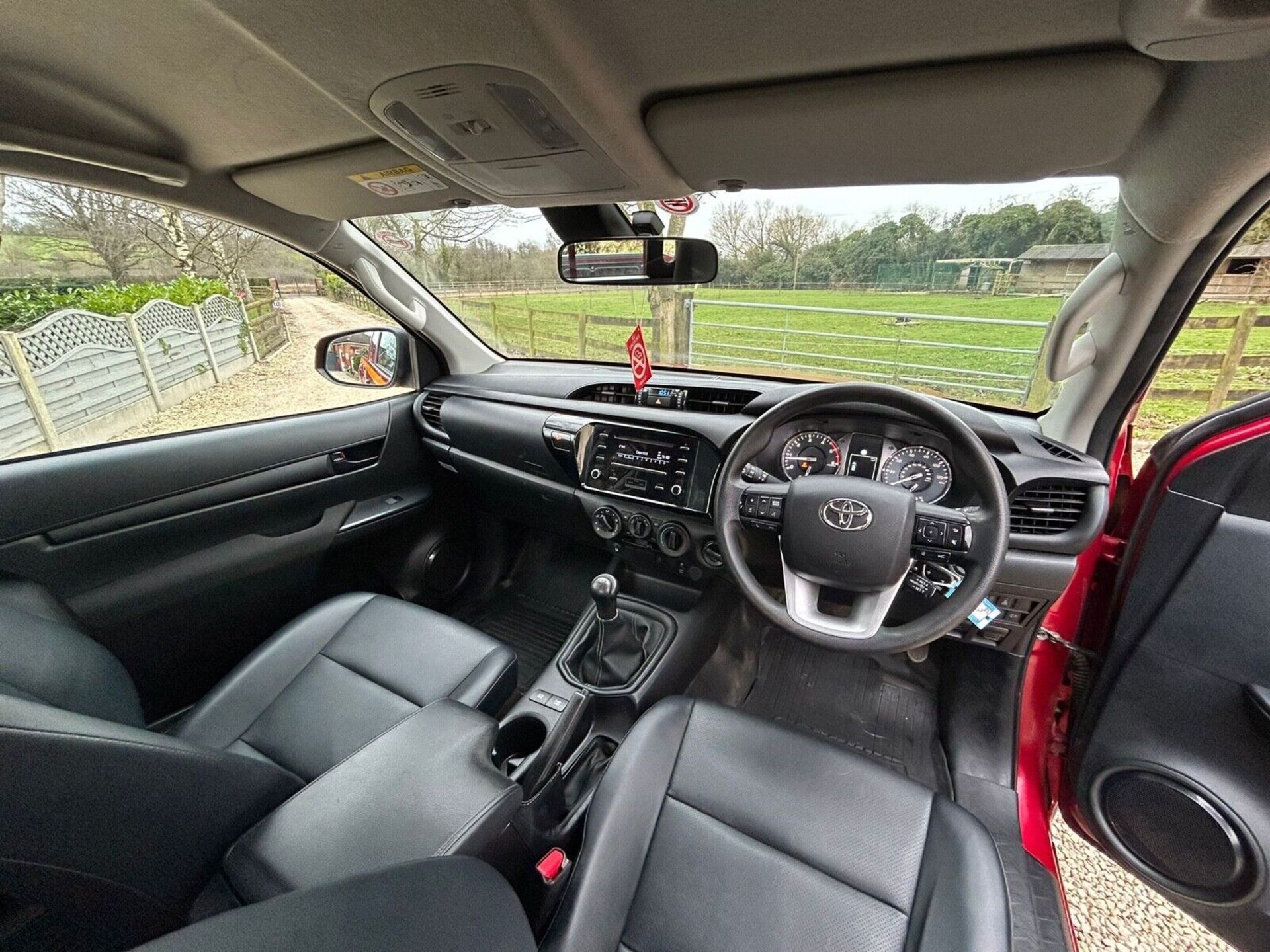 2021 (71 REG) TOYOTA HILUX 2.4 D-4D, EURO 6 - Image 6 of 8