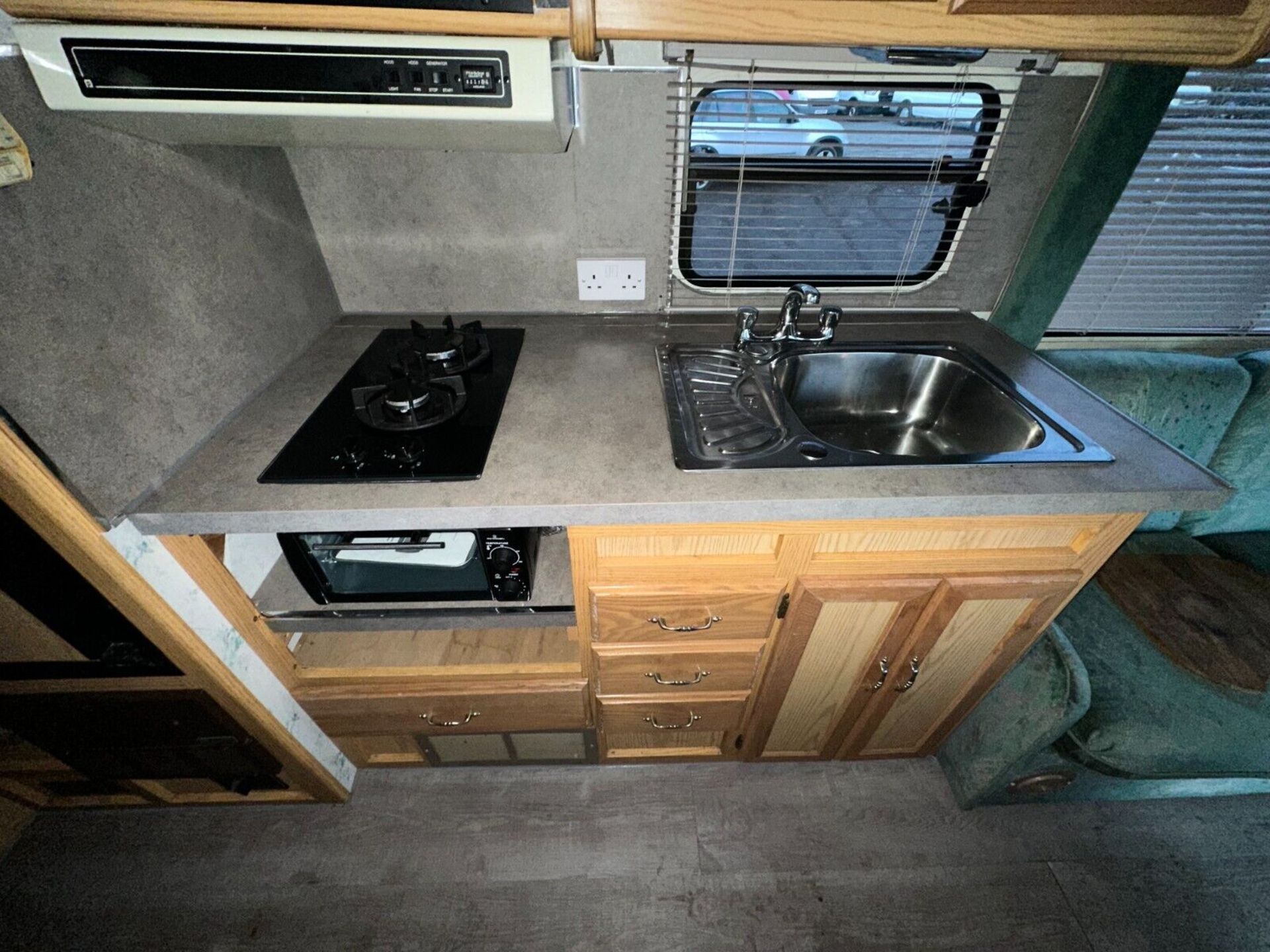 VINTAGE VOYAGER: 1994 ITASCA SUNRISE MOTORHOME, LOW MILEAGE BEAUTY >>--NO VAT ON HAMMER--<< - Image 7 of 20