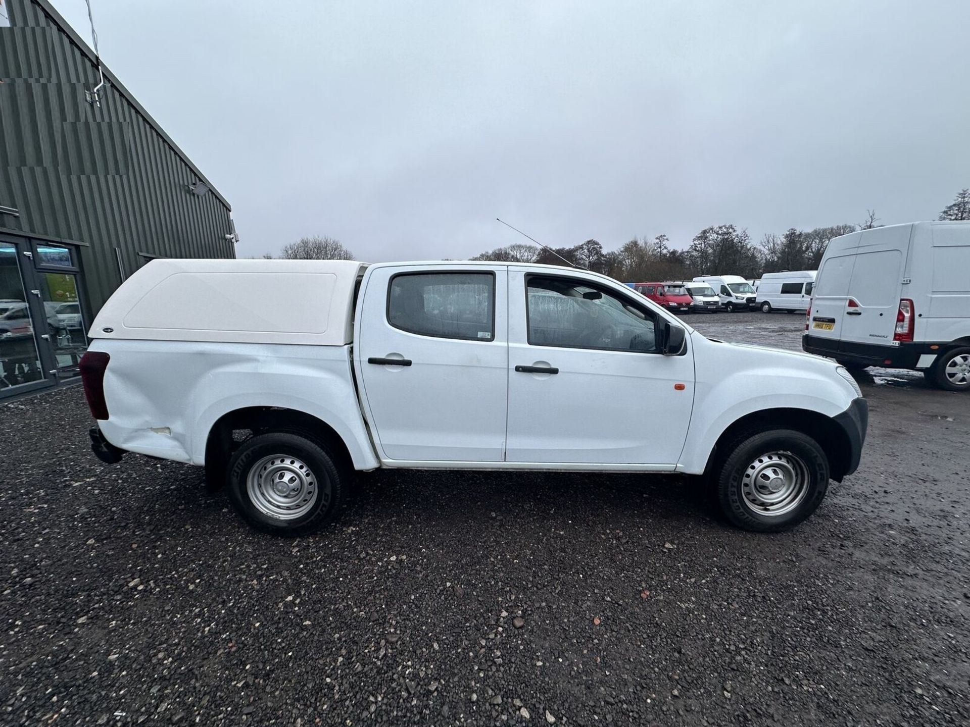 >>--NO VAT ON HAMMER--<< 2017 ISUZU D-MAX DIESEL: EURO 6, SPARES OR REPAIR, WORTH THE FI