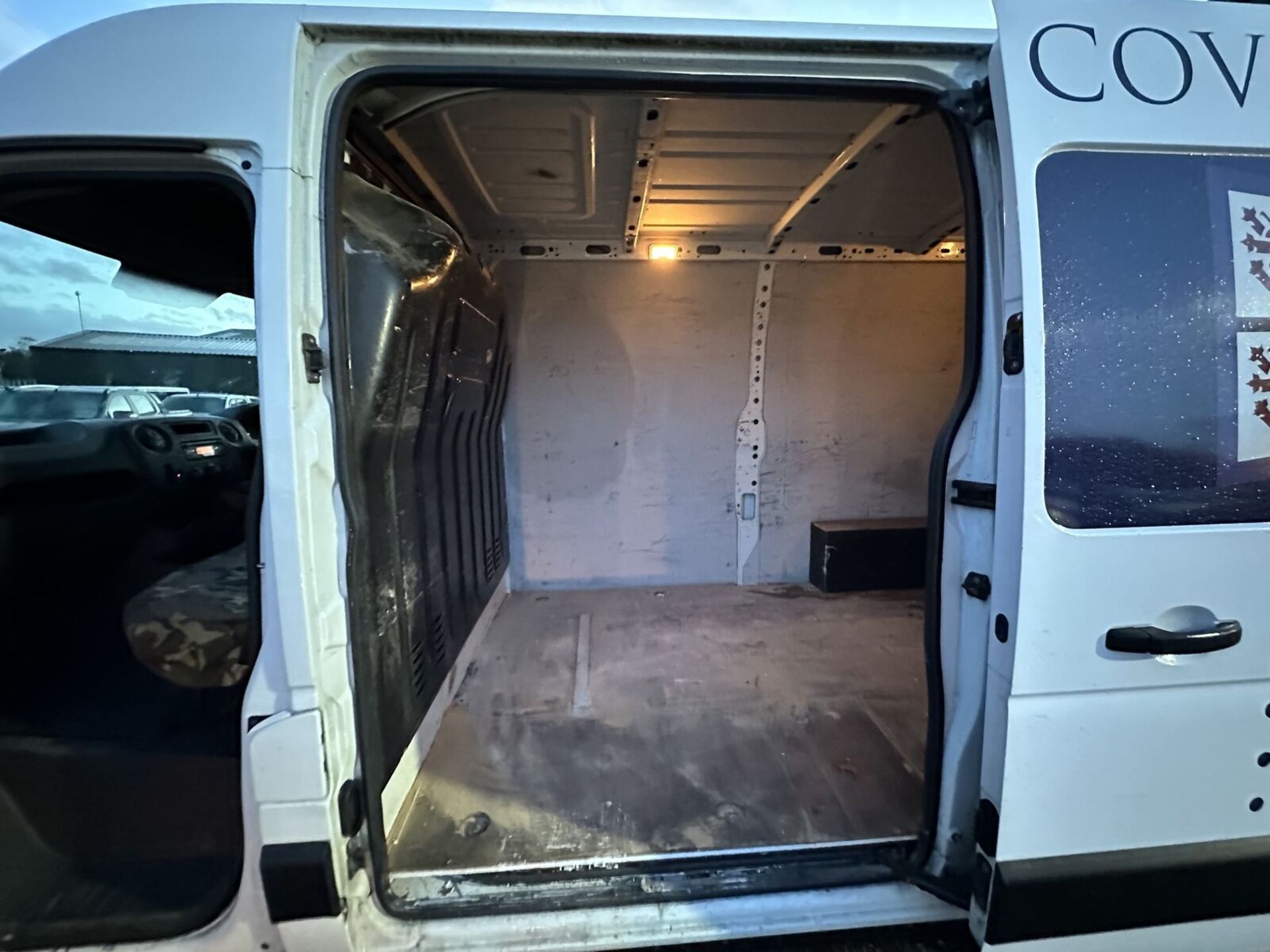 >>--NO VAT ON HAMMER--<< GENUINE WORK VAN - 2016 RENAULT MASTER MWB DIESEL - Image 15 of 19