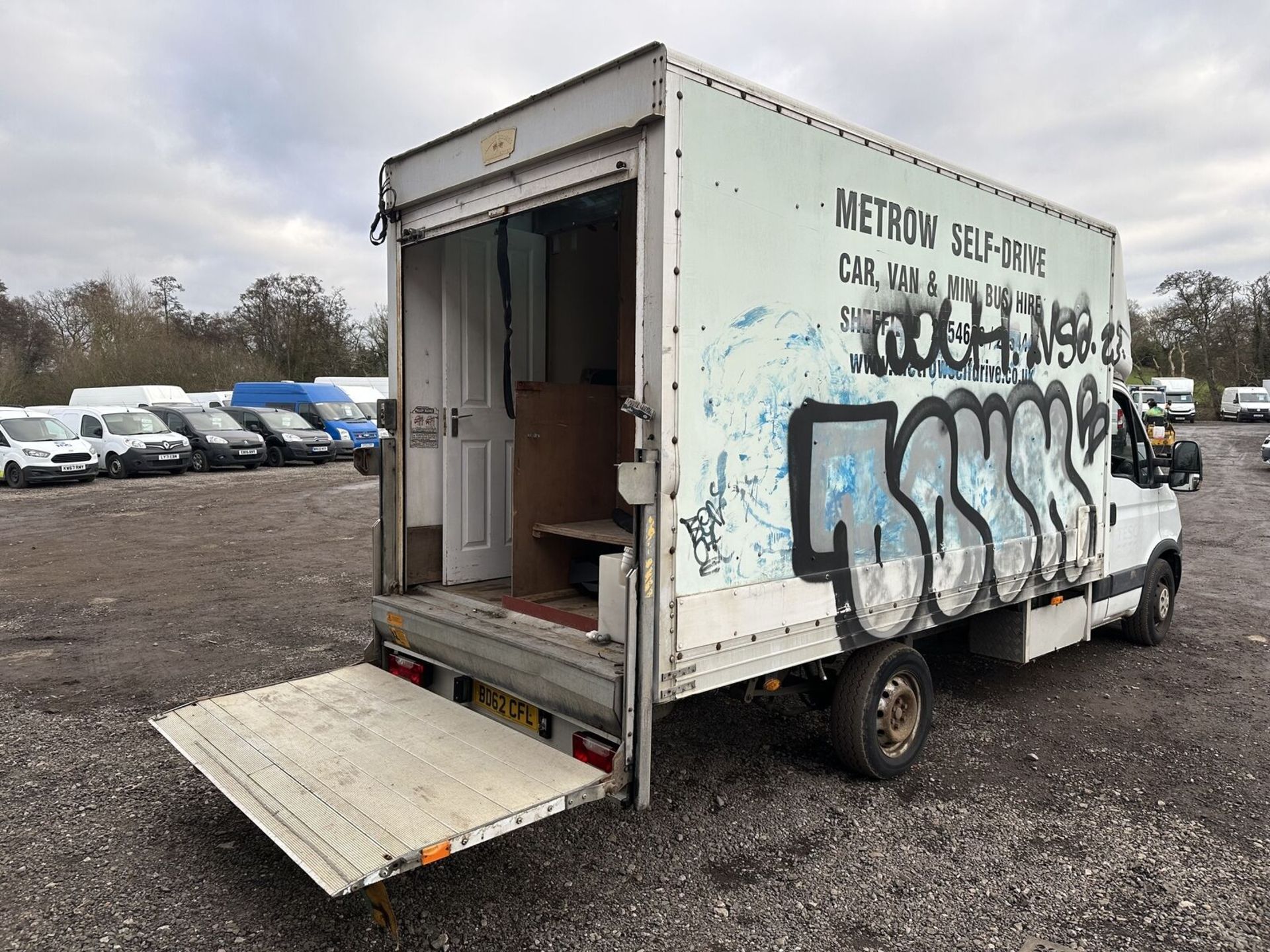 62 PLATE IVECO DAILY LUTON BOX CAMPER, SOLAR PANELS, DIESEL HEATER >>--NO VAT ON HAMMER--<< - Image 13 of 19
