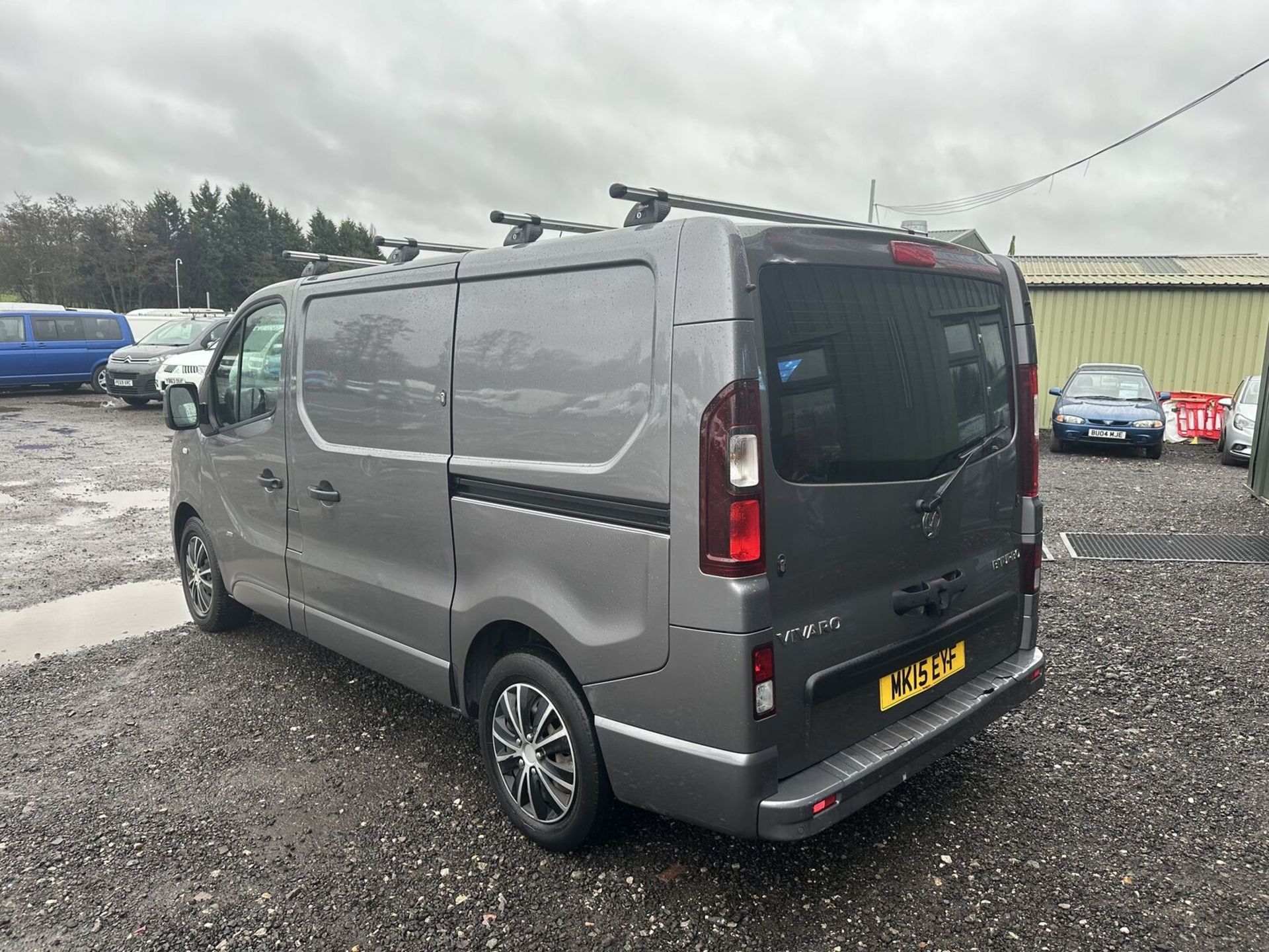 2015 VIVARO BITURBO - SPOTLESS, ENGINE NEEDS TL >>--NO VAT ON HAMMER--<< - Image 15 of 18