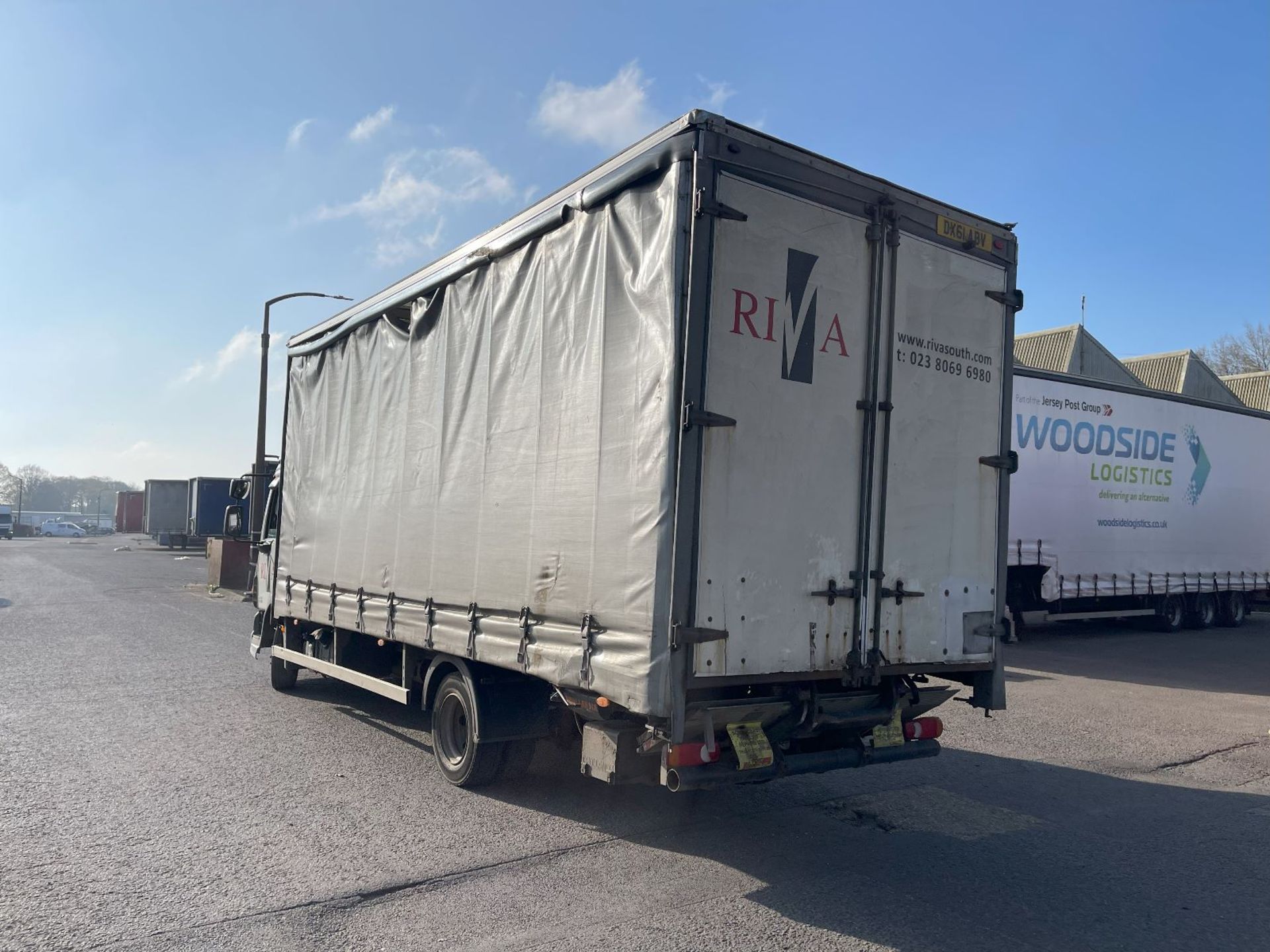 DAF LF45.160 7.5T CURTAINSIDE RIGID TRUCK WITH DHOLLANDIA TUCK UNDER TAIL LIFT - Image 4 of 10