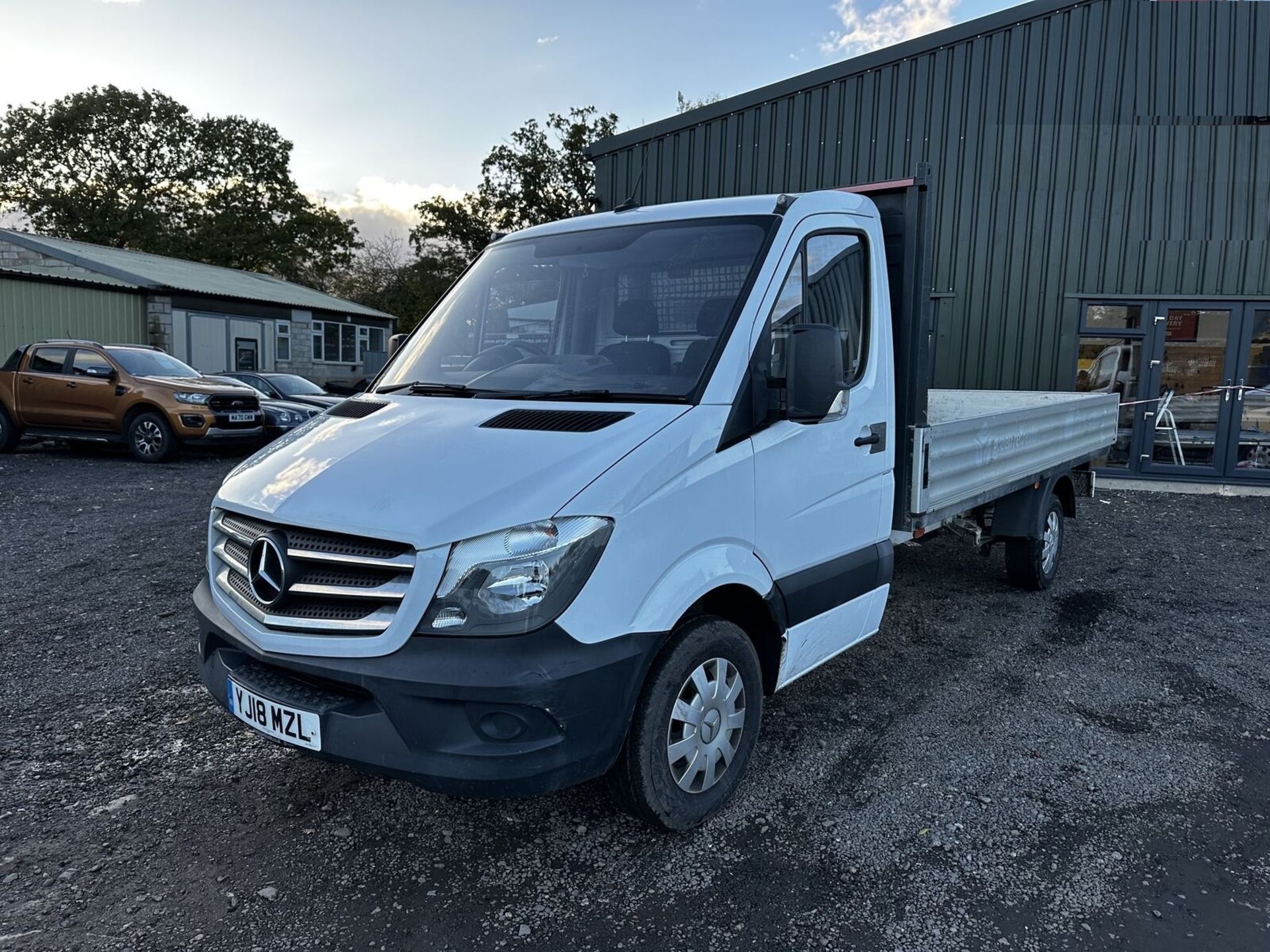 WHITE WONDER: SPRINTER 314 XLWB DROPSIDE