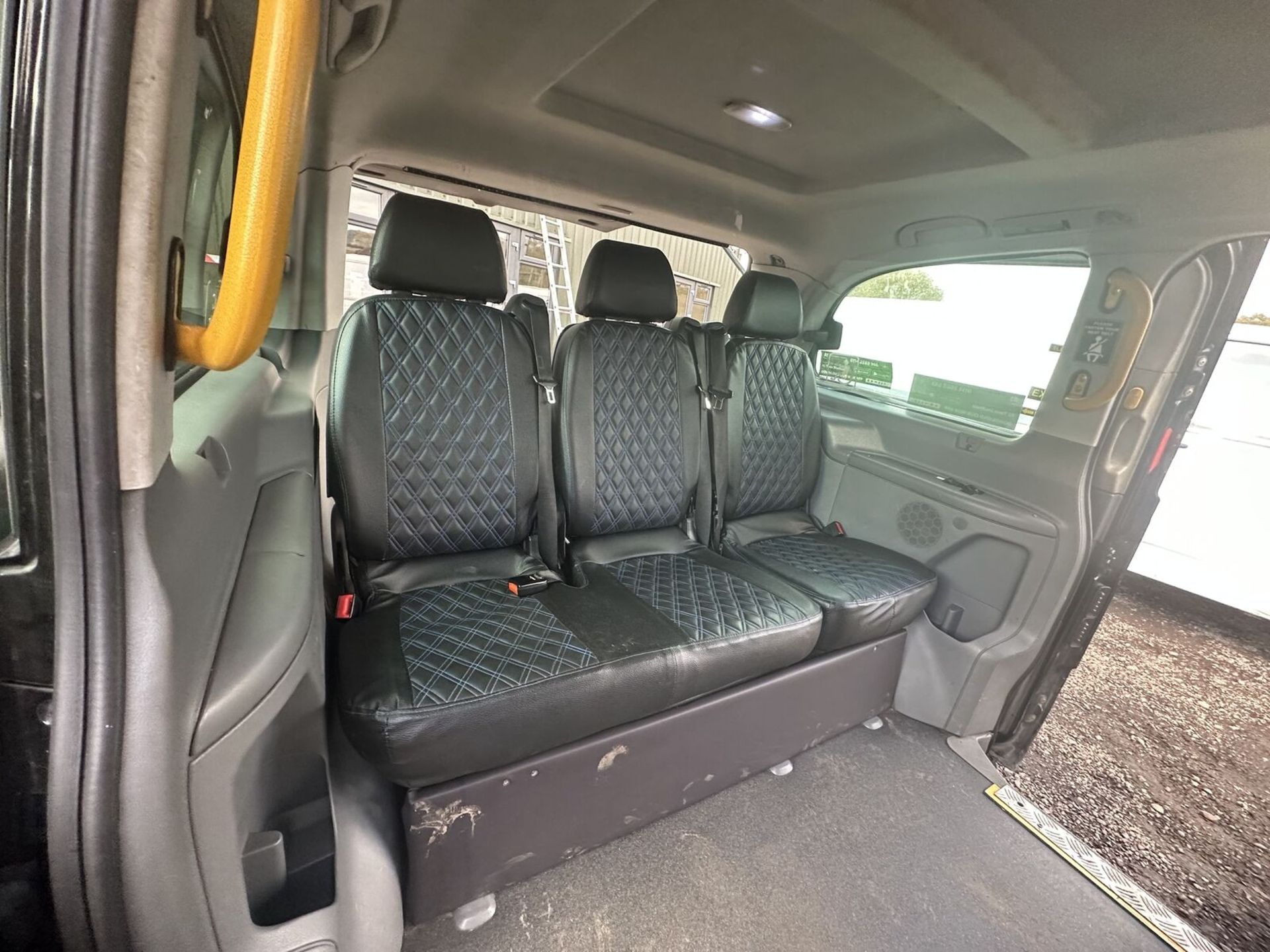 RIDE IN STYLE: 59 PLATE MERCEDES VITO TRAVELINER 8-SEATER >>--NO VAT ON HAMMER--<< - Image 2 of 13
