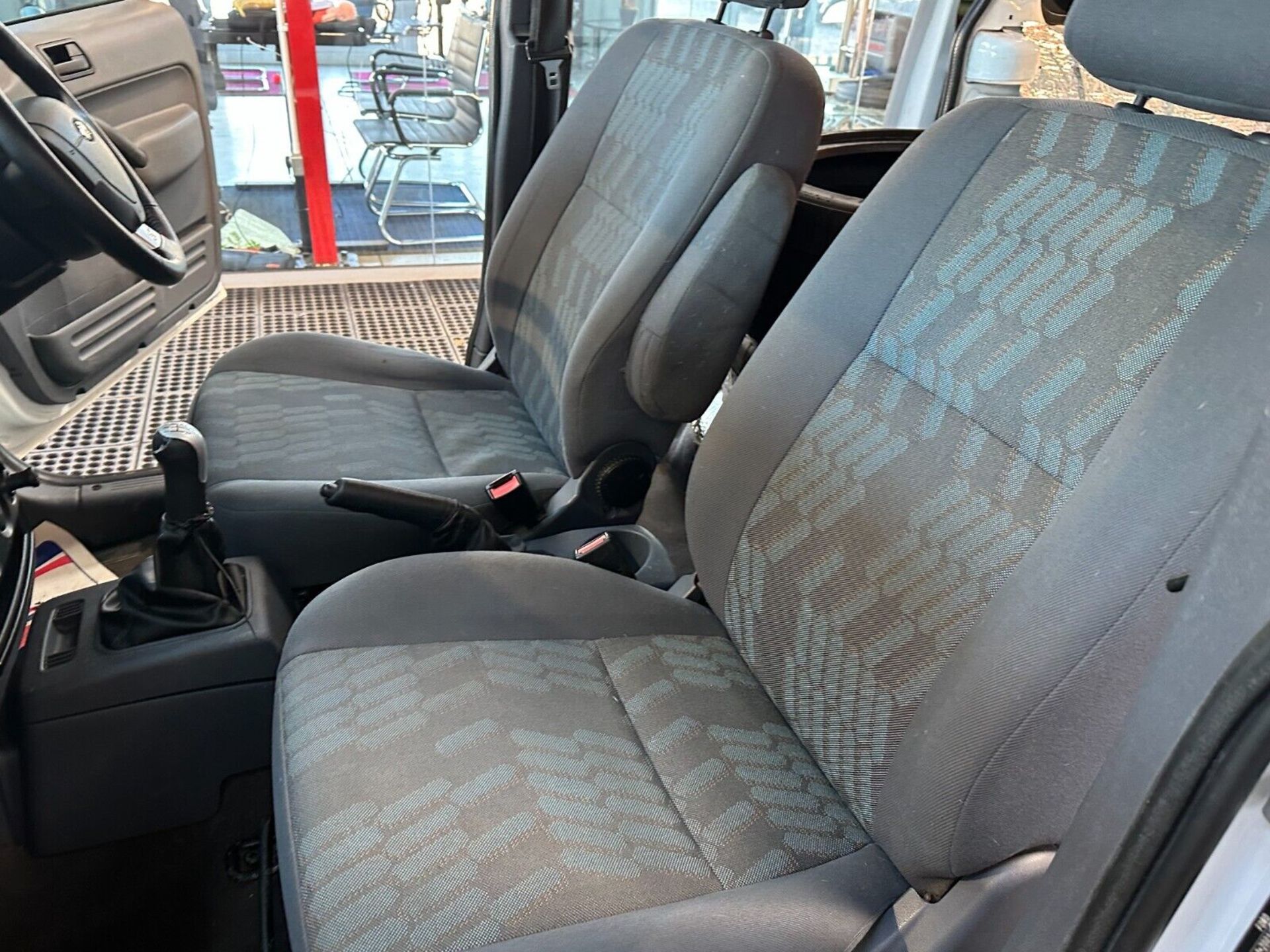 SMOOTH OPERATOR: 1753CC DIESEL FORD TOURNEO CONNECT LWB - LONG MOT >>--NO VAT ON HAMMER--<< - Image 7 of 15