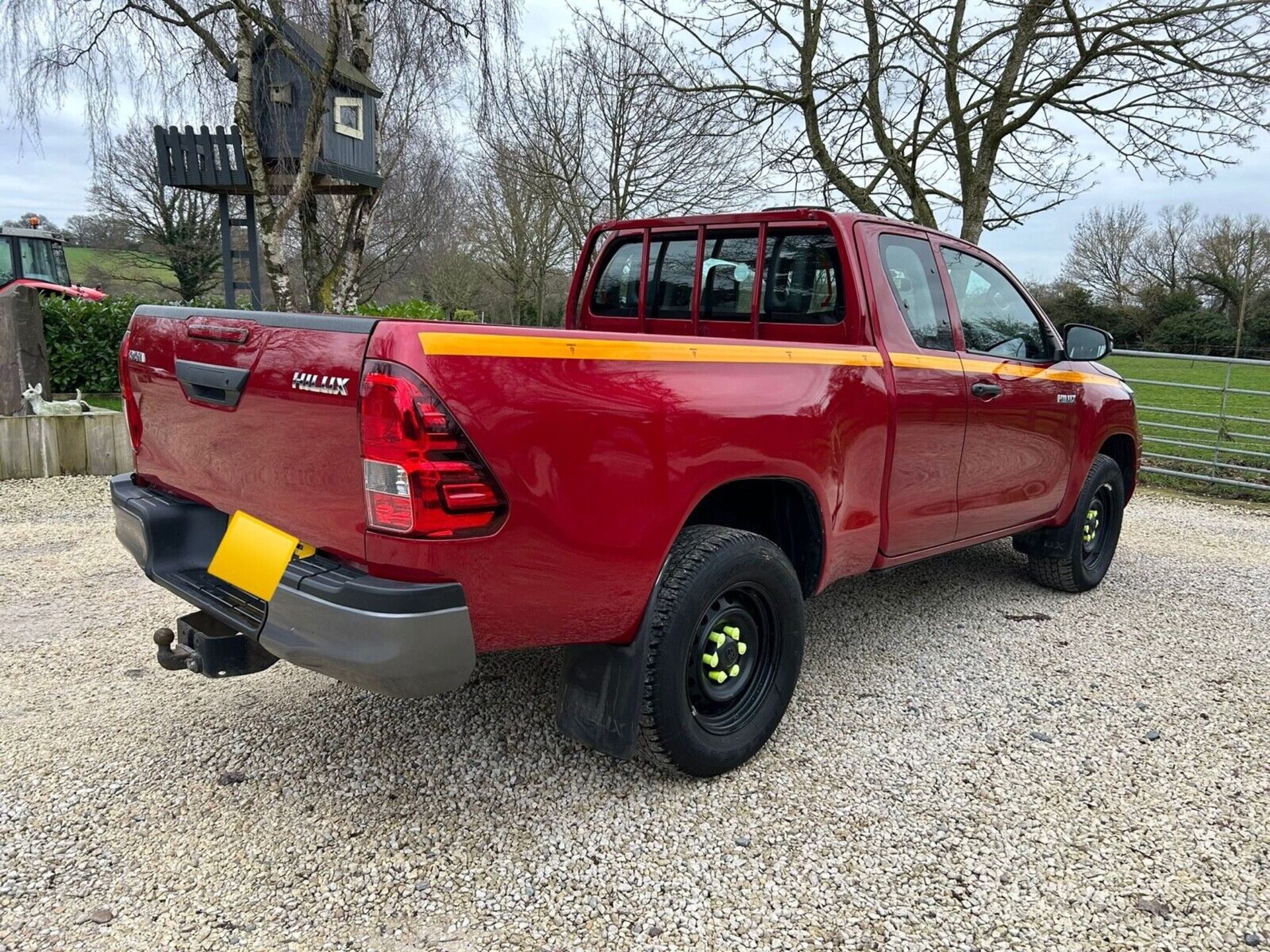 2021 (71 REG) TOYOTA HILUX 2.4 D-4D, EURO 6 - Image 2 of 8