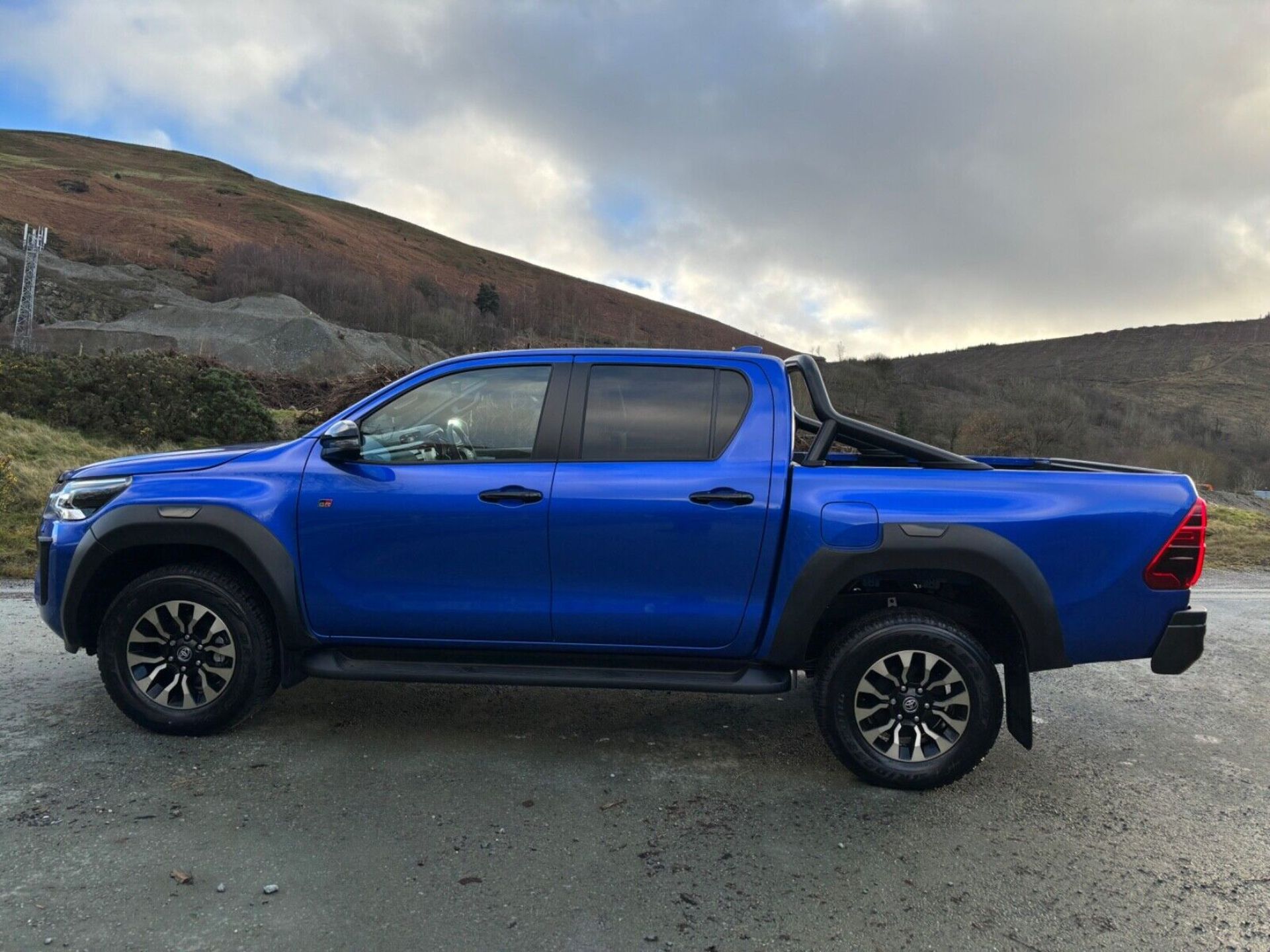 BRAND NEW - DELIVERY MILES - NEBULA BLUE ADVENTURE: TOYOTA HILUX GR SPORT 2023 - Image 15 of 21