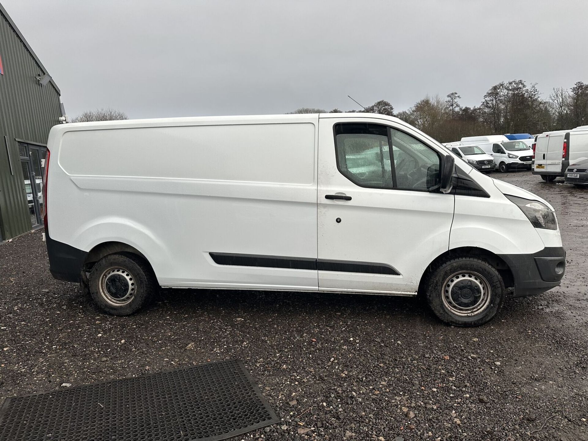 SMOOTH RIDE: 66 PLATE FORD TRANSIT CUSTOM EURO 6 >>--NO VAT ON HAMMER--<<