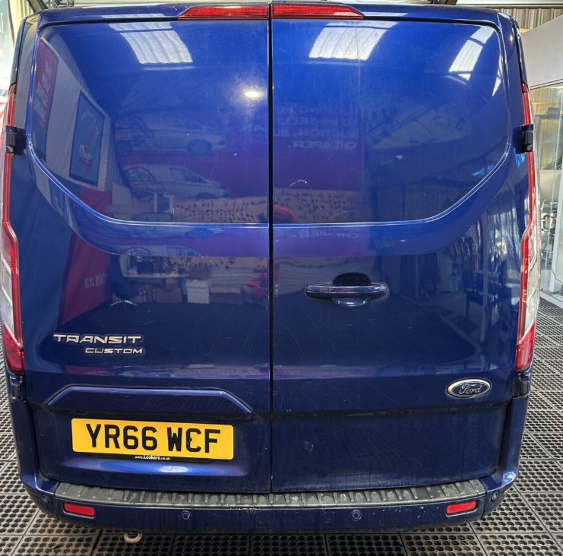 POWER PACKED PRESENCE: 66 PLATE FORD TRANSIT CUSTOM 290 L2 DIESEL, 130PS - Image 4 of 10