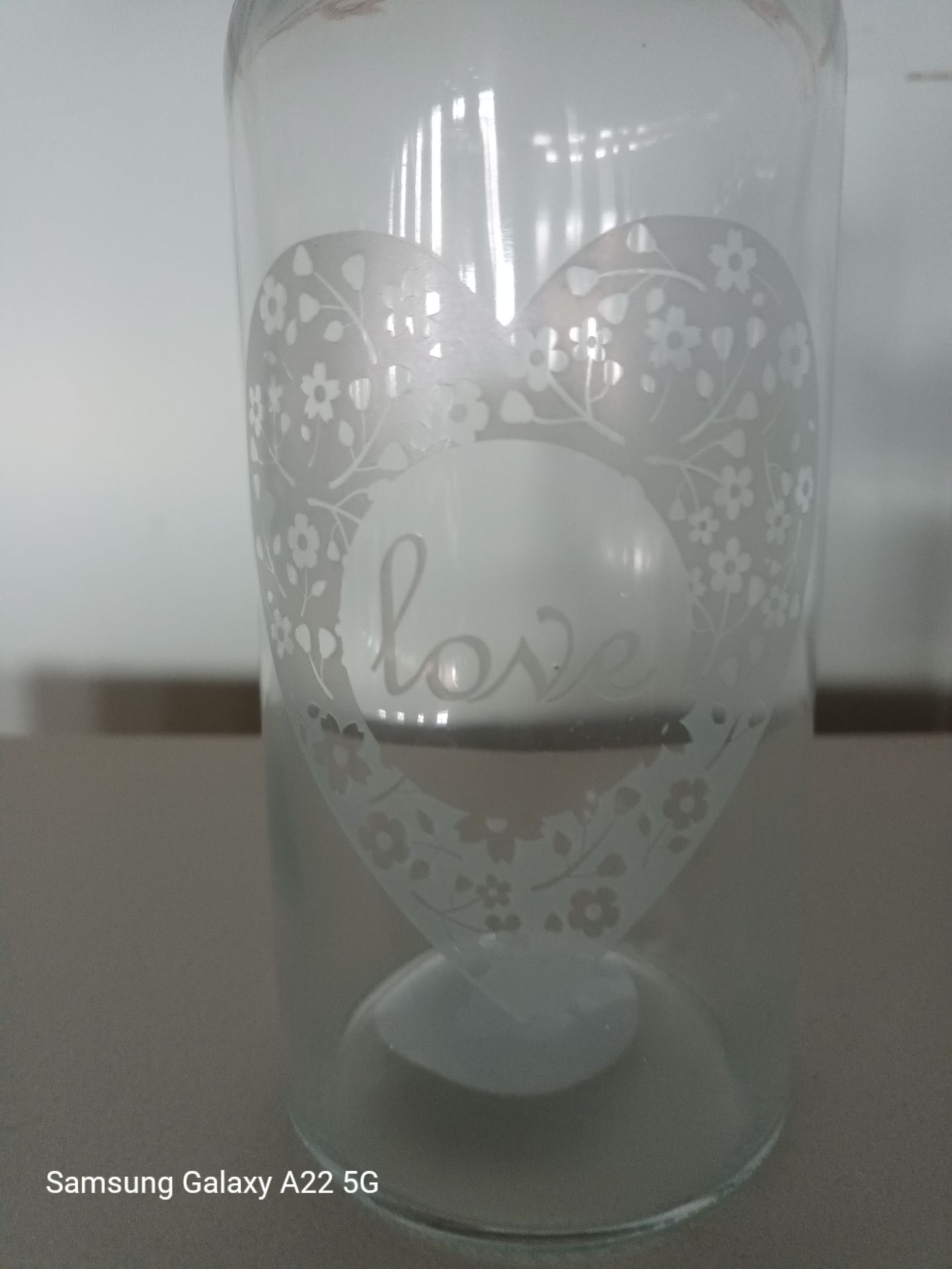 PALLET OF 480 TESCO GLASS LOVE VASES - Image 2 of 3