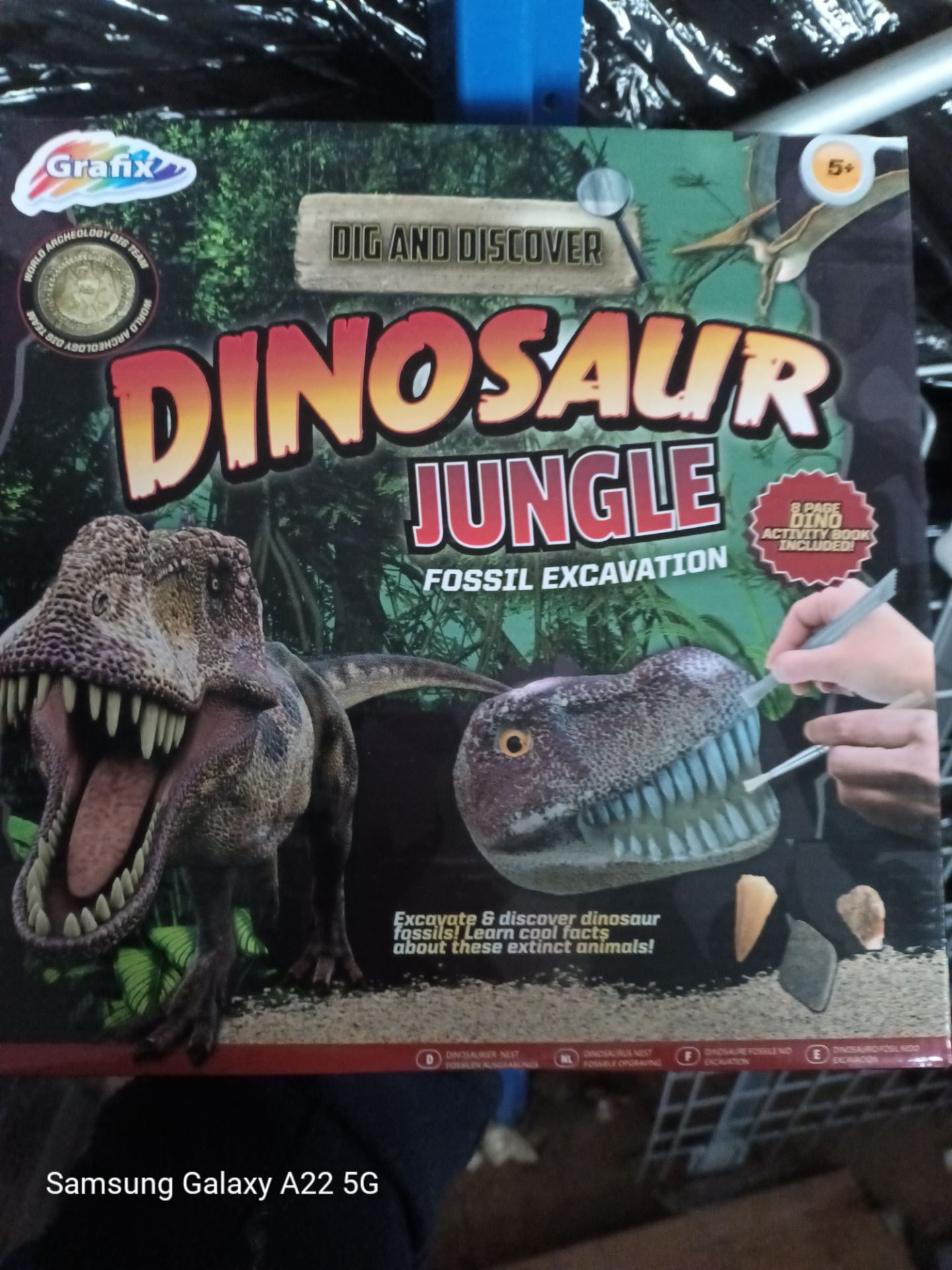 PALLET OF 250 X DINOSAUR JUNGLE FOSSIL EXCAVATION KITS