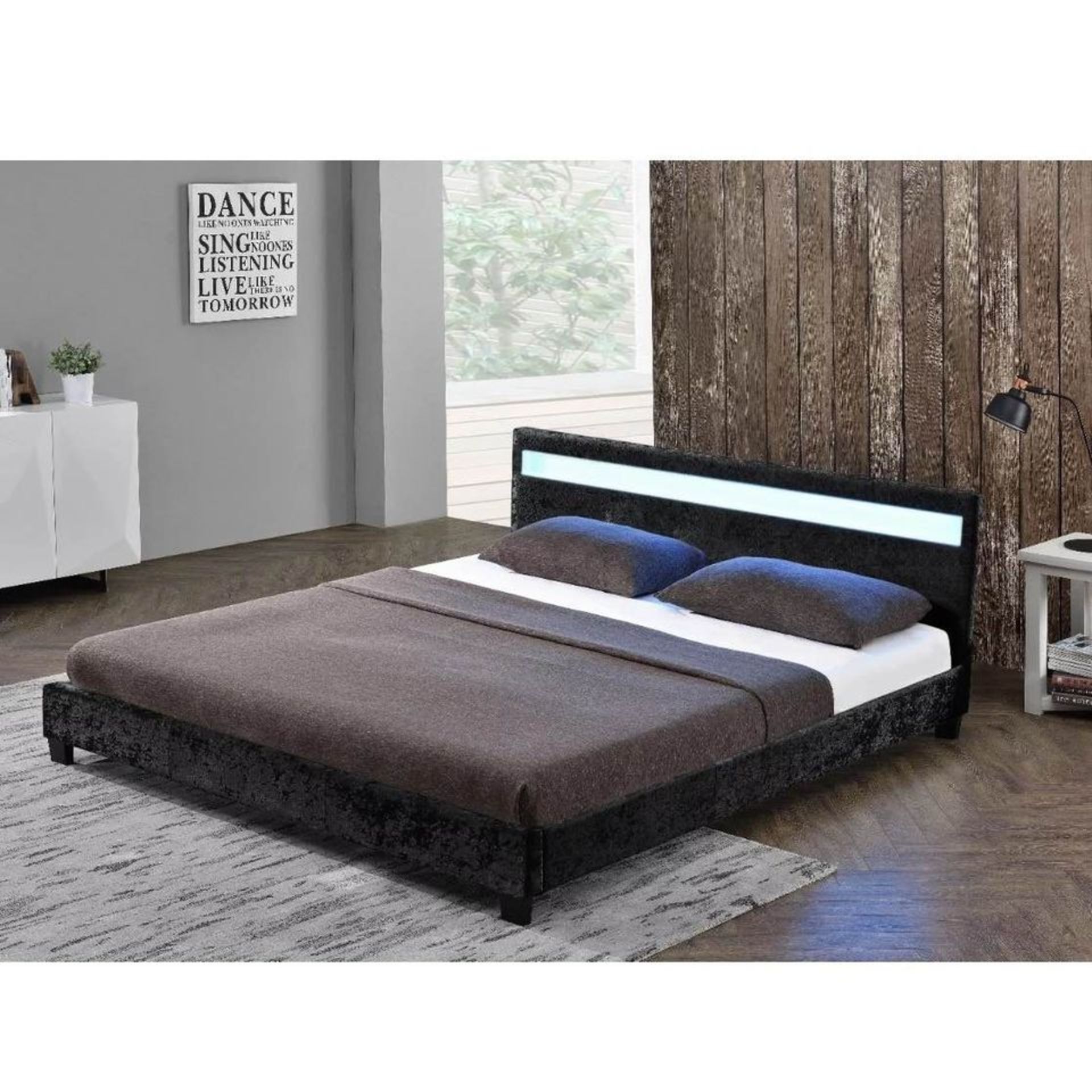 BLACK SINGLE 3FT CRUSHED VELVET LED COLOUR CHANGING BED