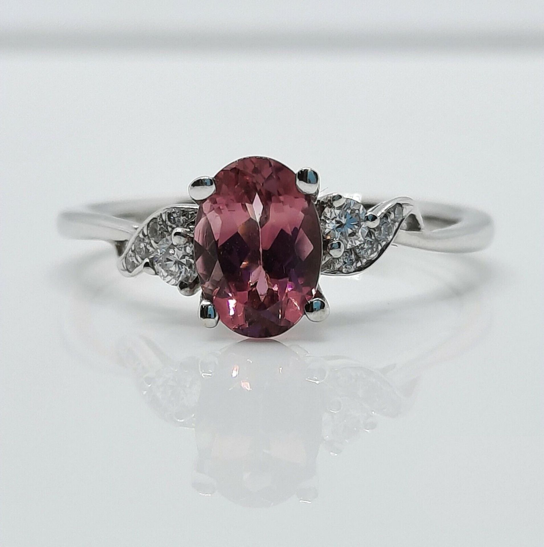 PINK SAPPHIRE 0.75CT & DIAMOND 0.10CT RING/WHITE GOLD + GIFT BOX + VALUATION CERTIFICATE OF £2800 - Image 3 of 3