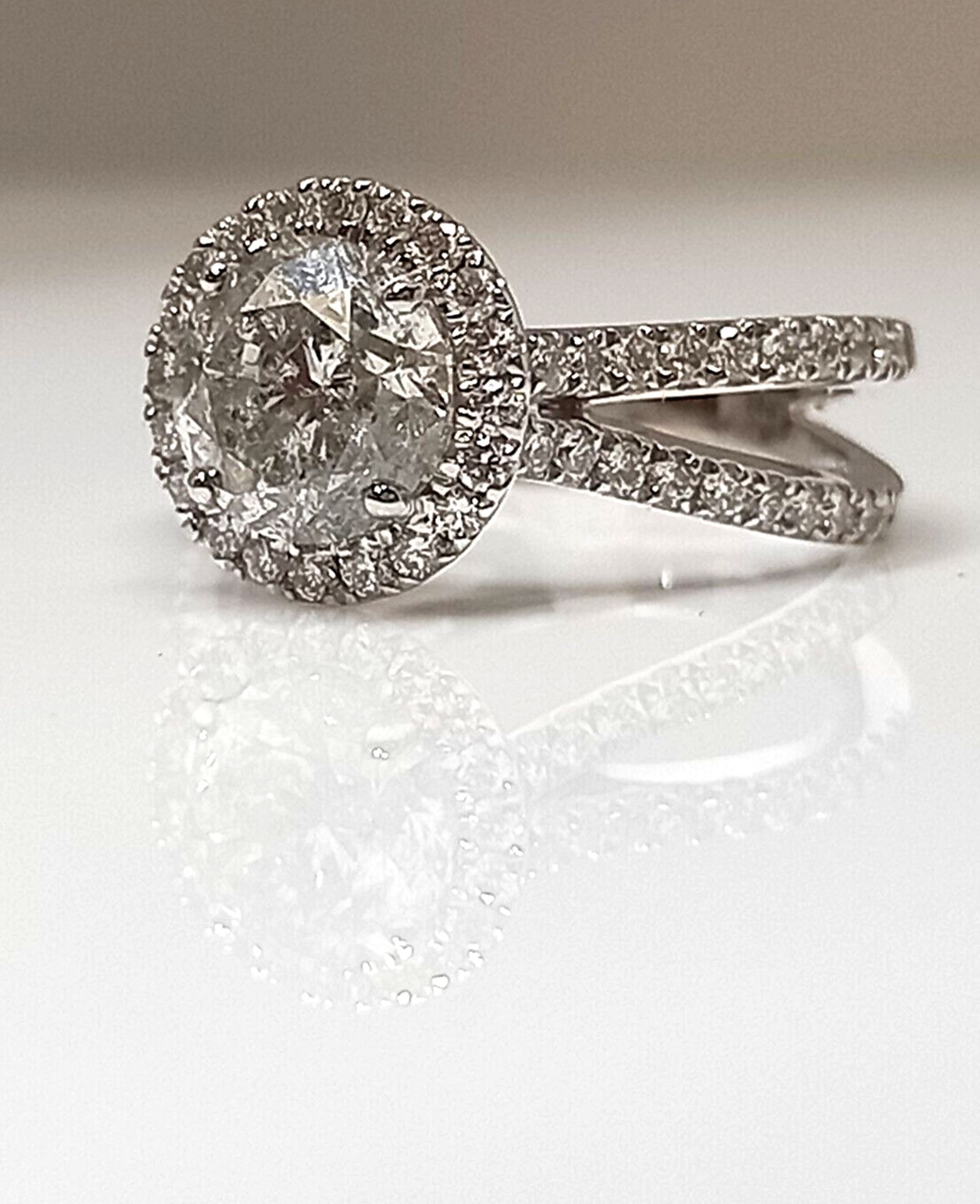 2.20CT HALO SET DIAMOND ENGAGEMENT RING/18CT WHITE GOLD + GIFT BOX + VALUATION CERT OF £7995 - Image 3 of 7