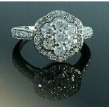 0.75CT DIAMOND CLUSTER ENGAGEMENT /DRESS RING/9CT WHITE GOLD + GIFT BOX + VALUATION CERT OF £1995