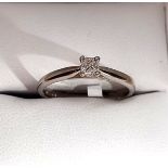 0.22CT PRINCESS CUT DIAMOND SOLITAIRE ENGAGEMENT RING/9CT WHITE GOLD + GIFT BOX + CERT OF £1000