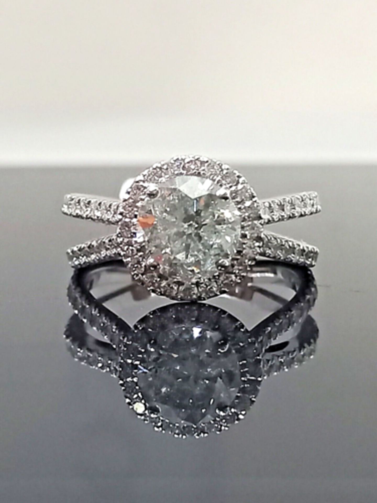 2.20CT HALO SET DIAMOND ENGAGEMENT RING/18CT WHITE GOLD + GIFT BOX + VALUATION CERT OF £7995