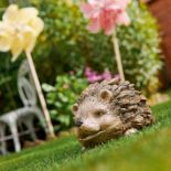 1 PALLET OF SUMMER GARDEN ORNAMENTS HEDGEHOG APPROX X60