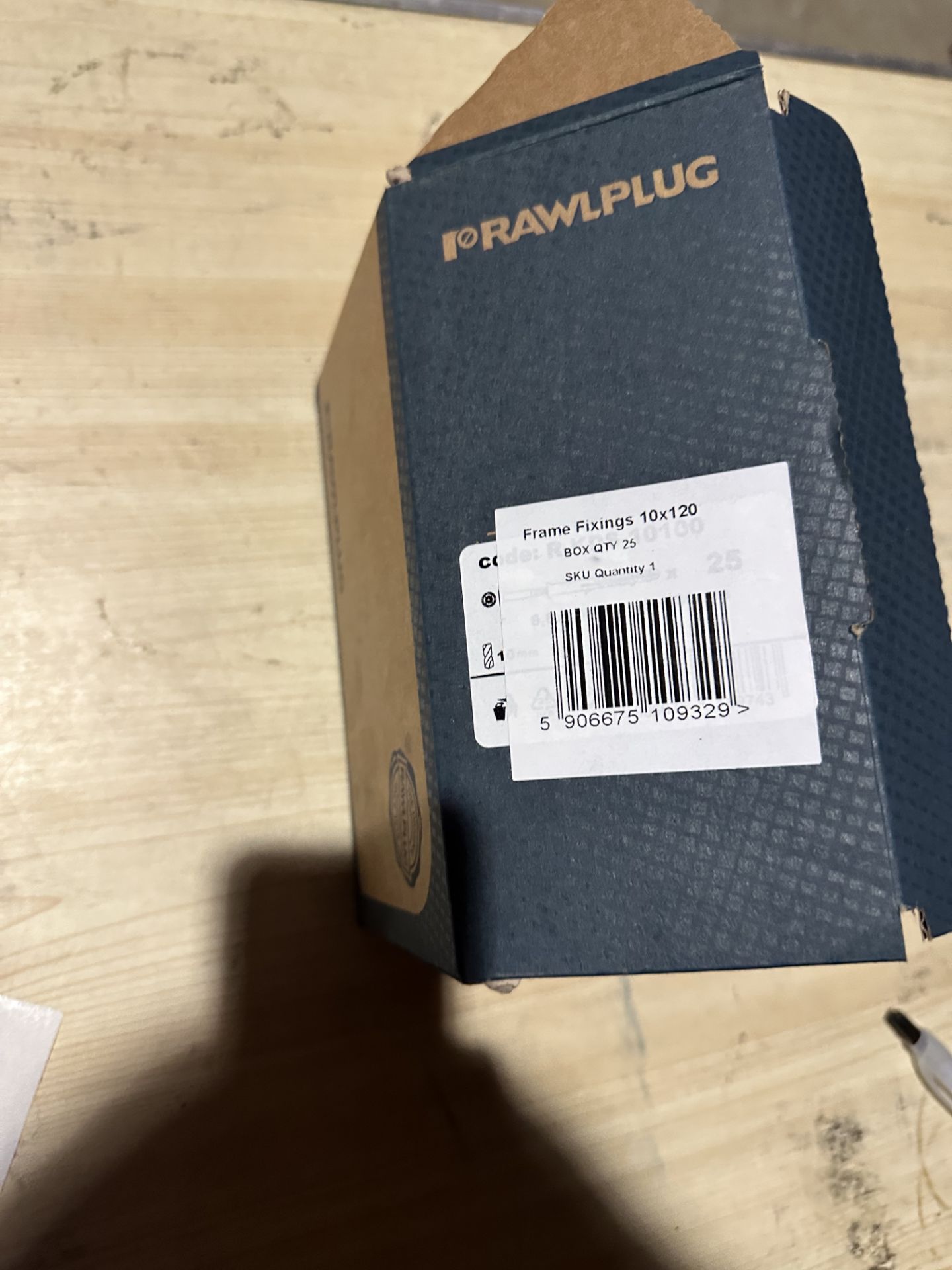 40X RAWLPLUG FRAME FIXINGS 10X120(25 IN BOX)