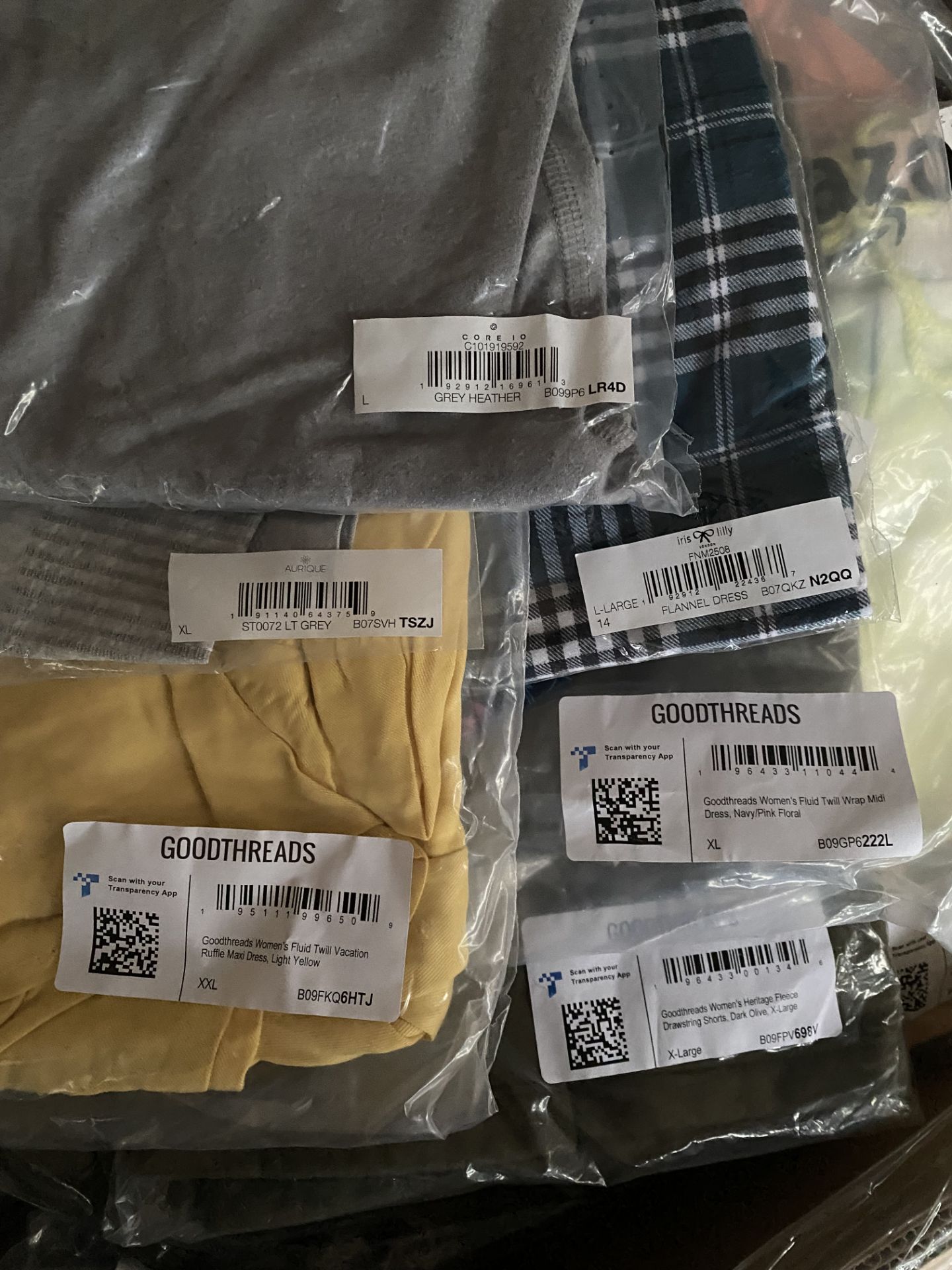 PALLET 500 PCS OF BRAND NEW MIXED CLOTHING - Image 2 of 4