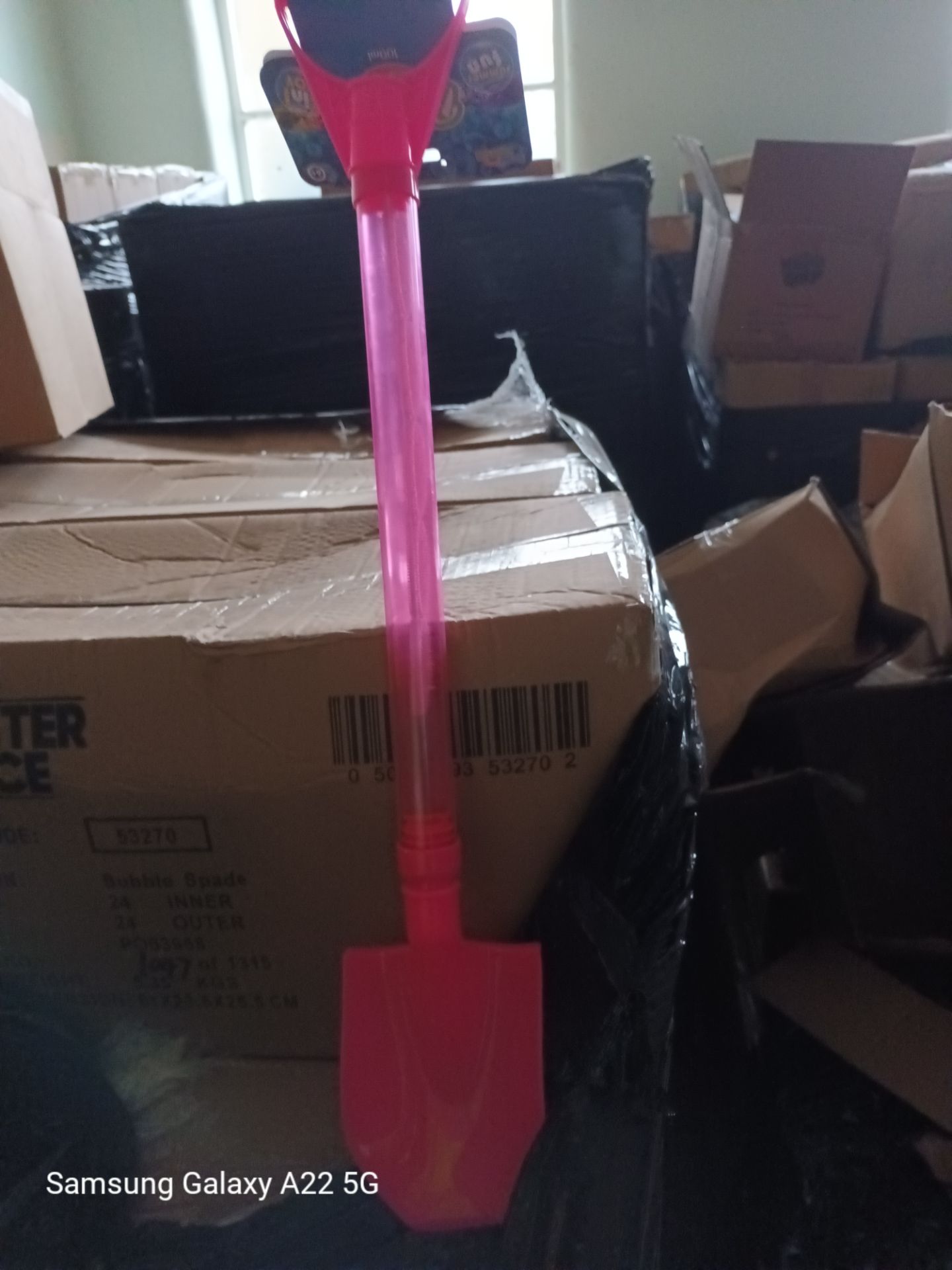 PALLET OF 912 X 3 IN 1 BUBBLE SWORD / BUBBLE SHOOTER / SPADE - Image 2 of 2