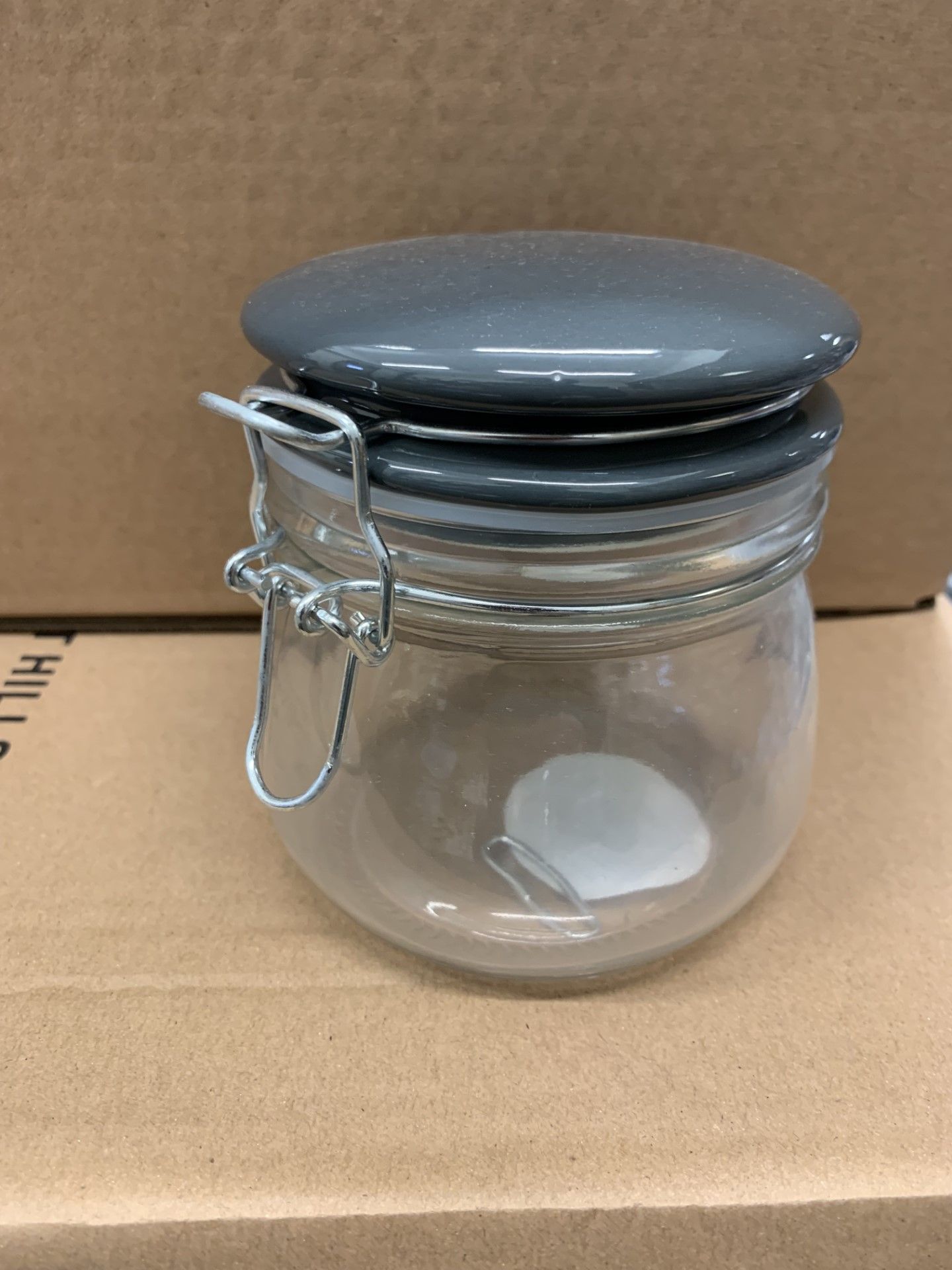 PALLET CONTAINING 408 BRAND NEW CERAMIC CLIP LIDDED JARS RRP : £2 EACH
