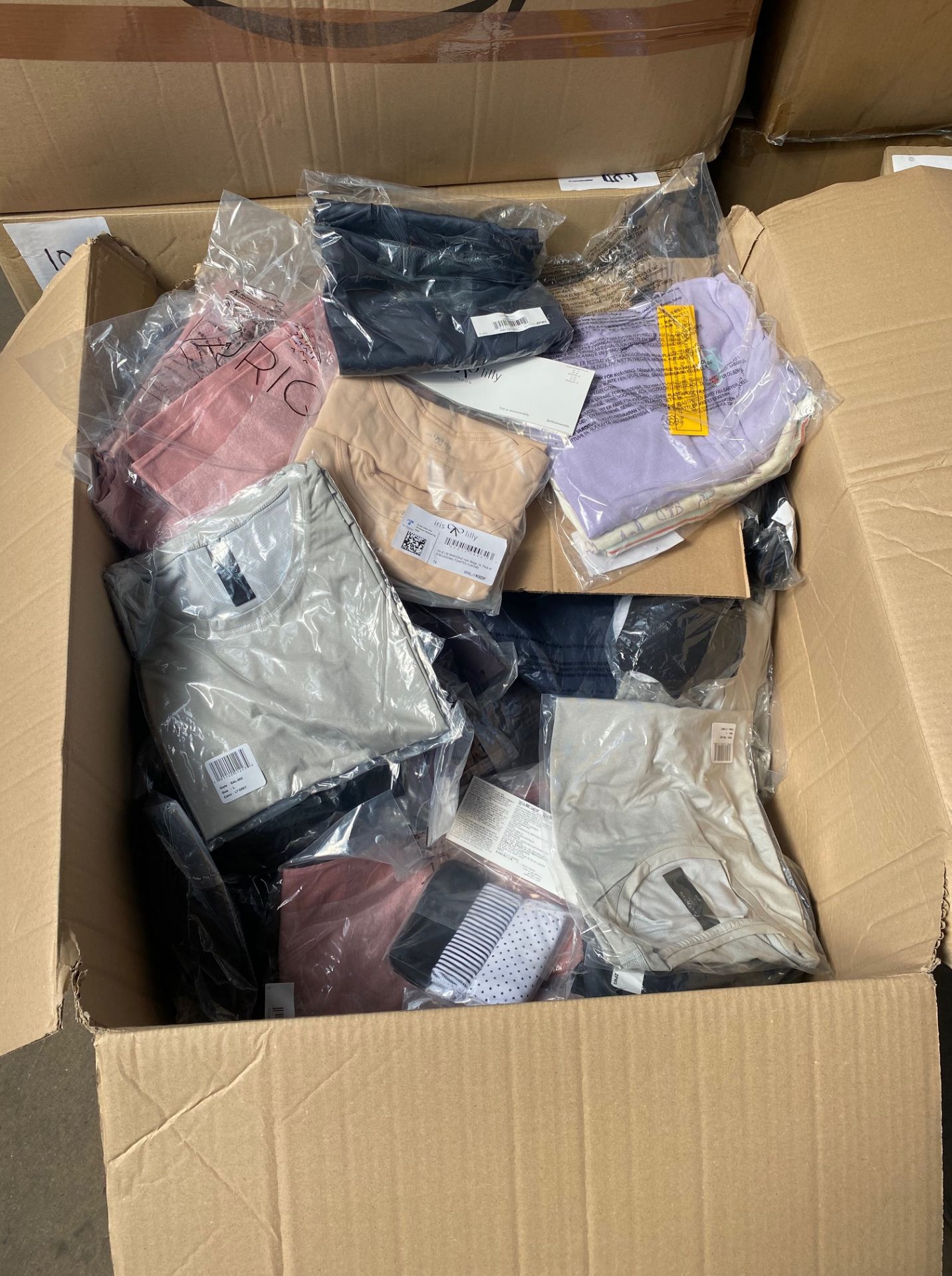 300 X MYSTERY MIXED BRAND NEW SEALED CLOTHING PARCEL FROM AMAZON -