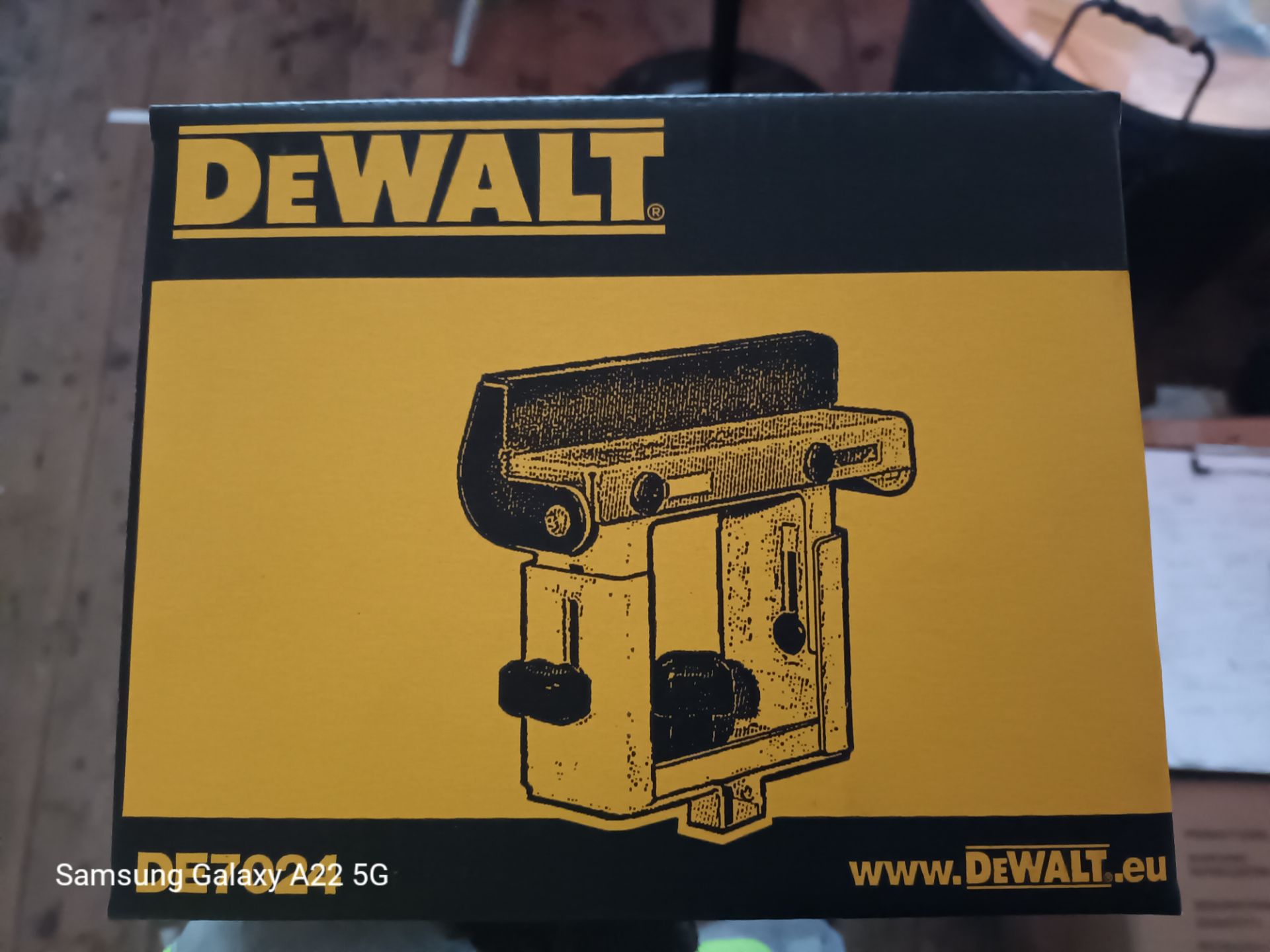 40 X DEWALT TRACK STANDS